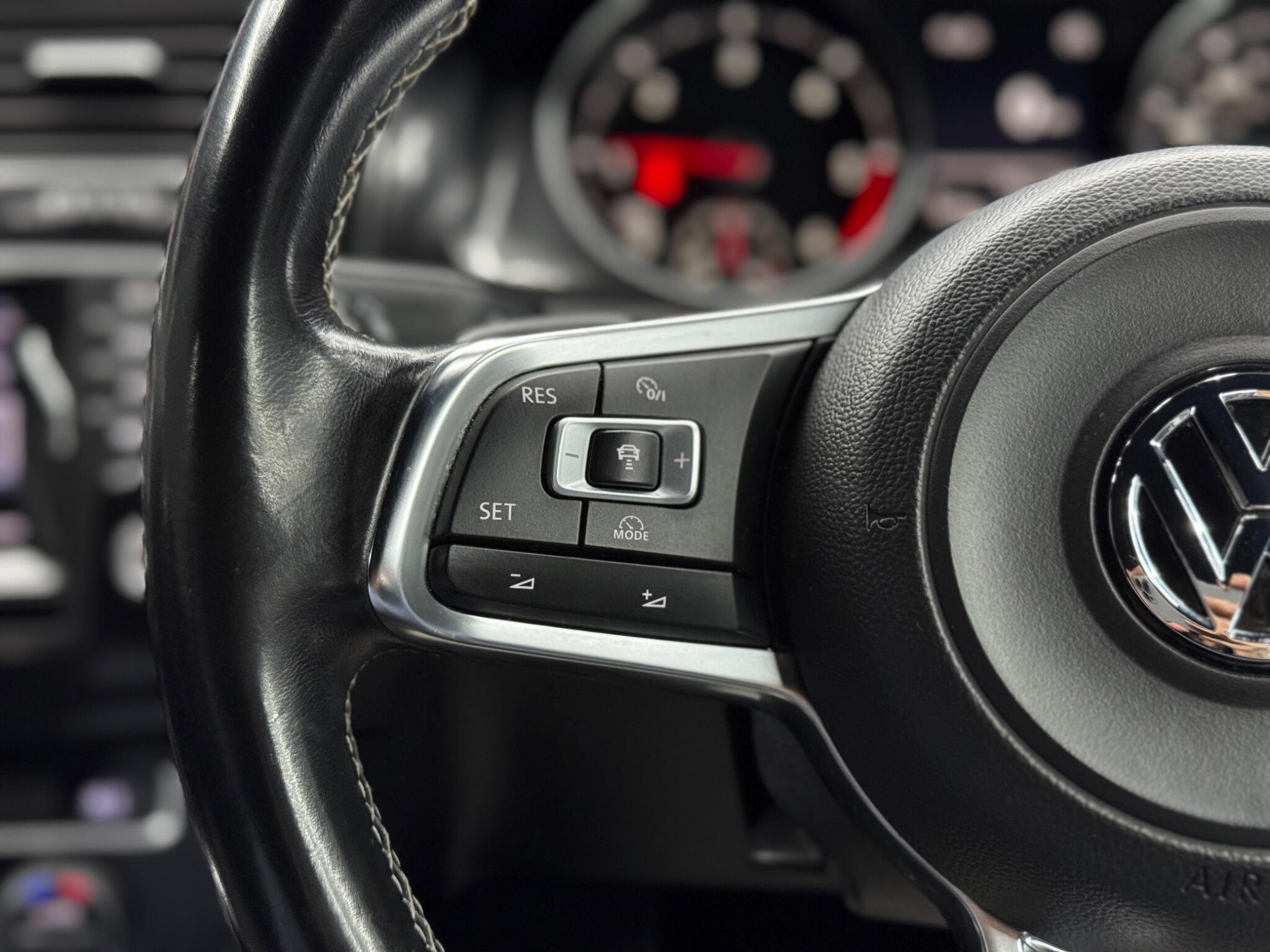 Volkswagen Golf - Image 20