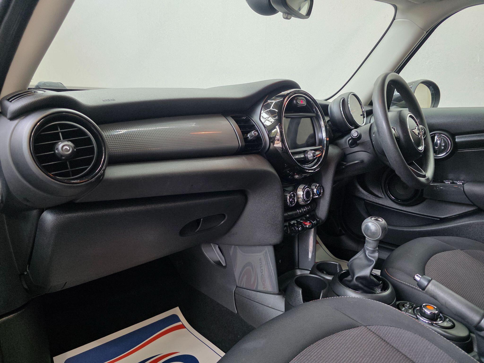 MINI Hatch - Image 13