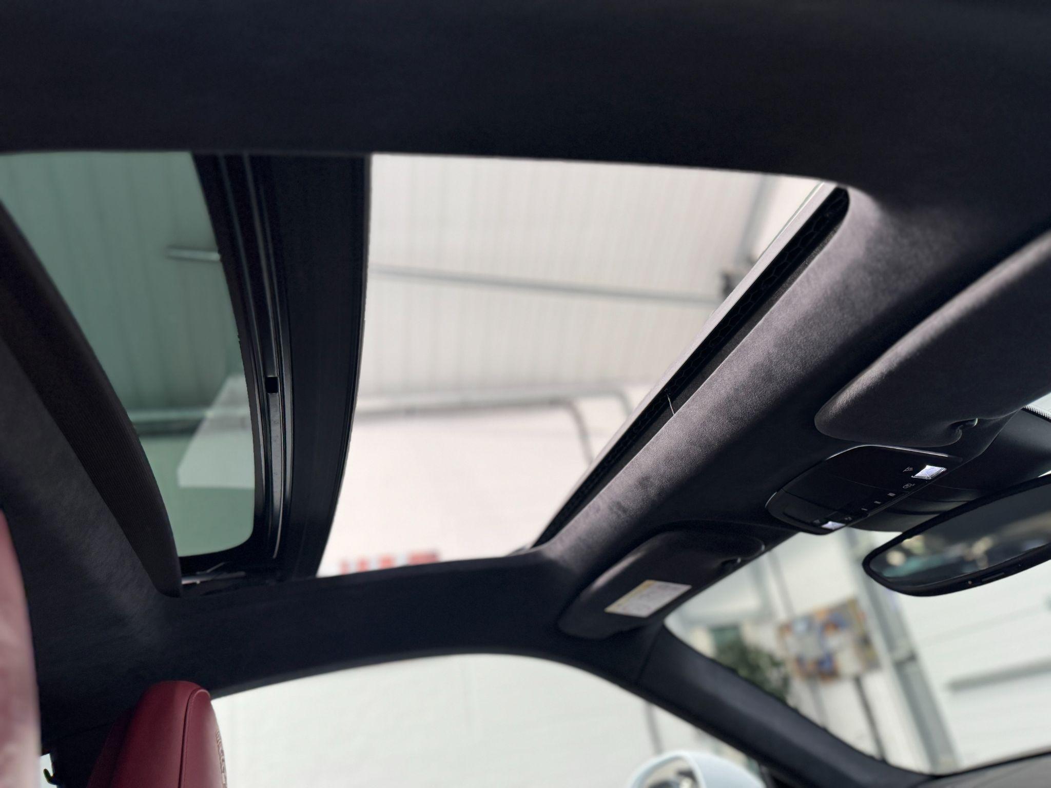 Porsche 911 - Image 48