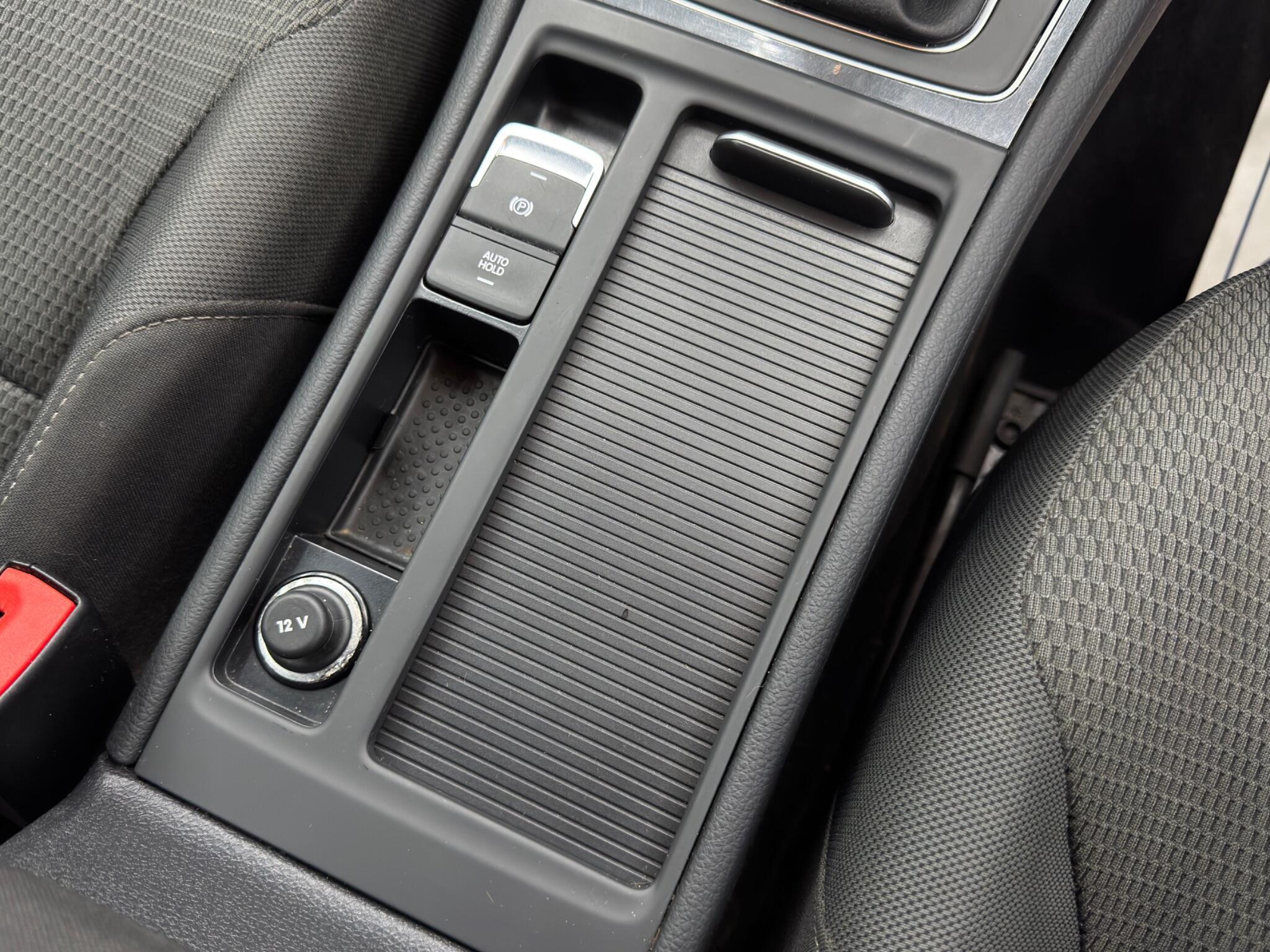 Volkswagen Golf - Image 24