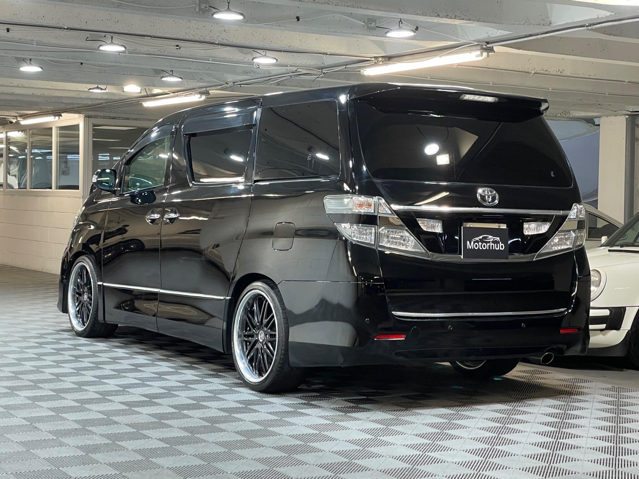 Toyota Vellfire - Image 4