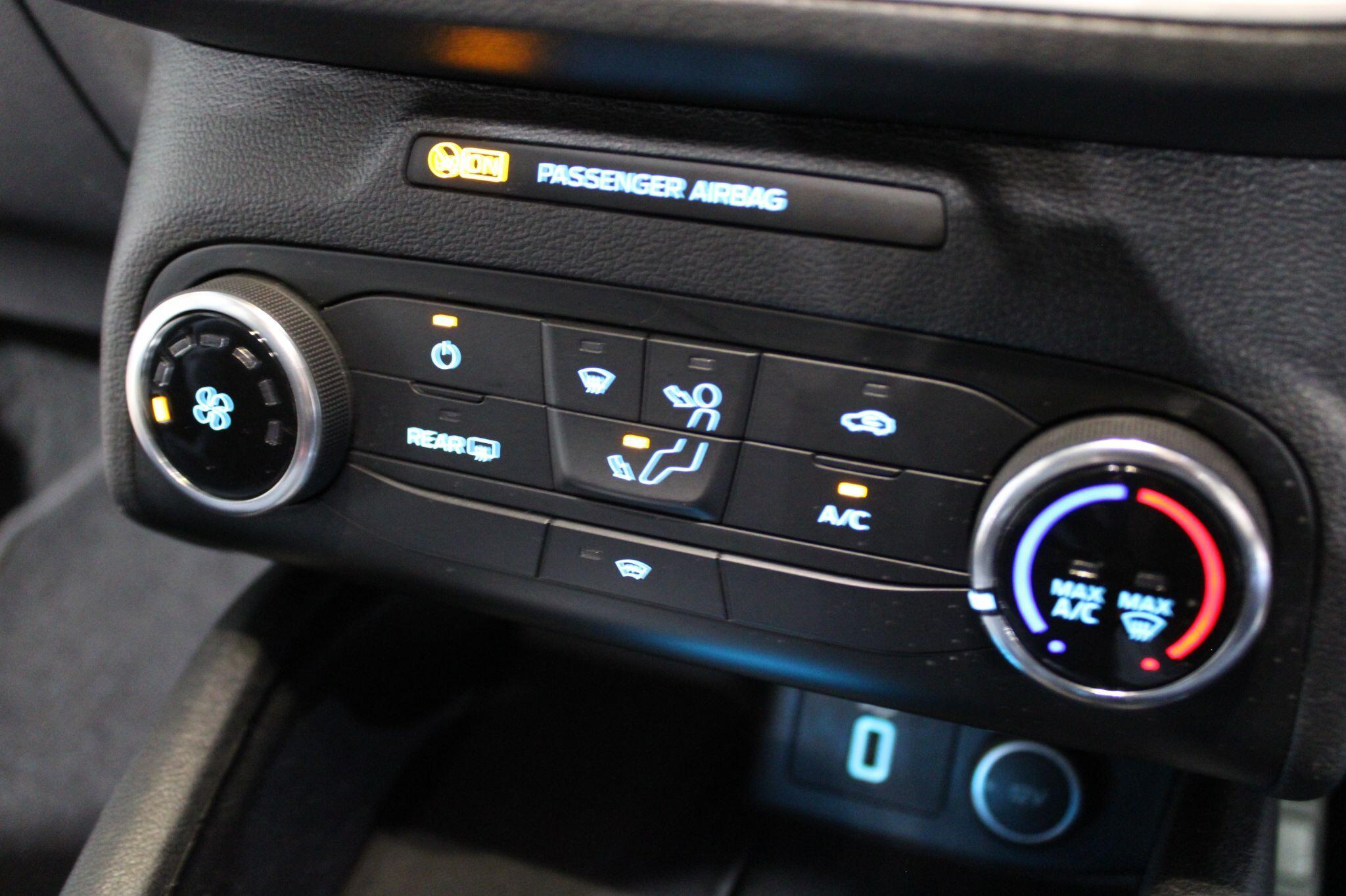 Ford Focus - Image 16
