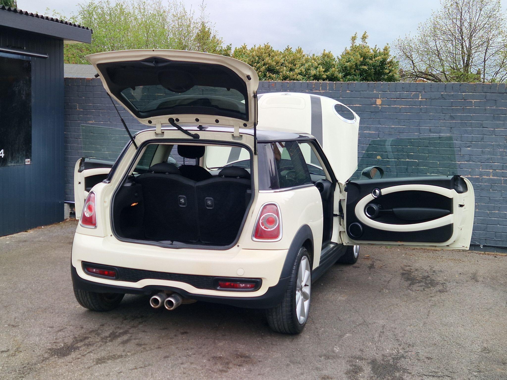 MINI Hatch - Image 22