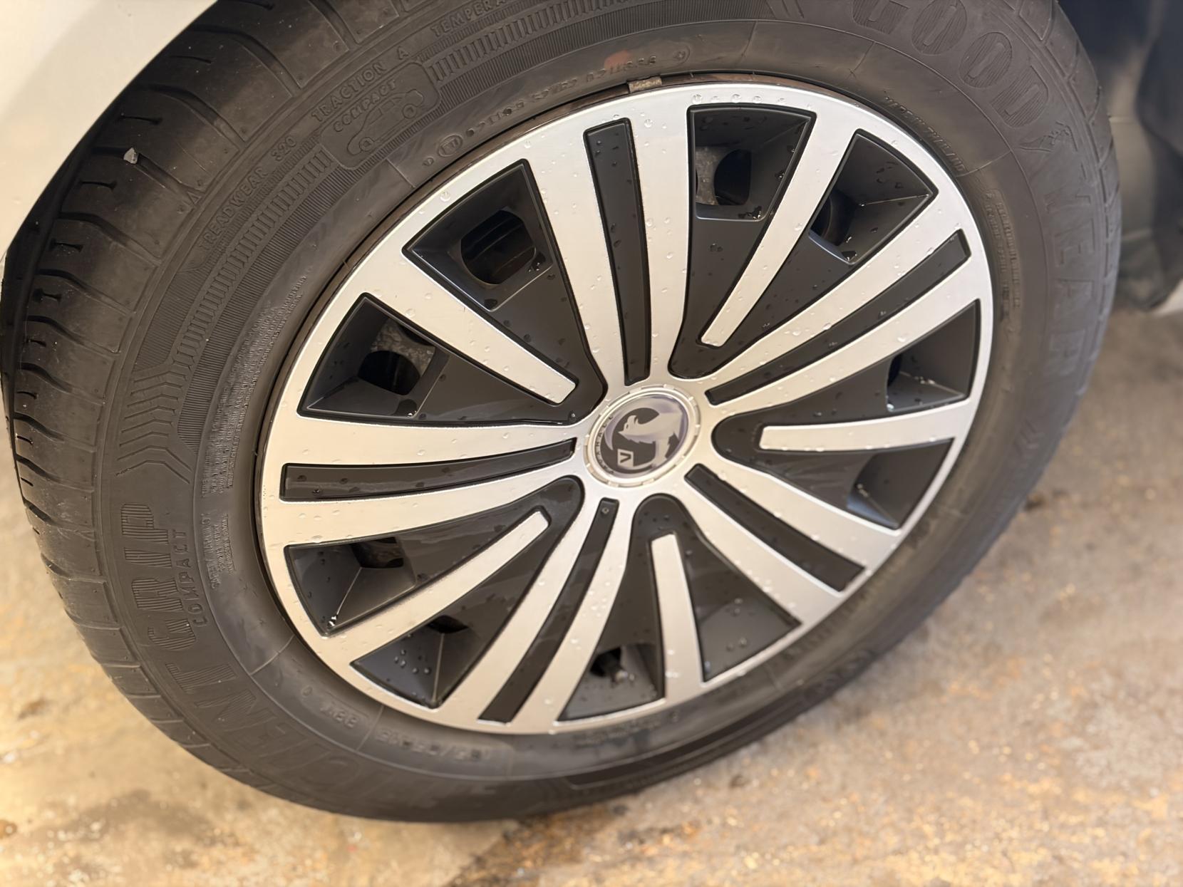 Vauxhall Corsa - Image 13