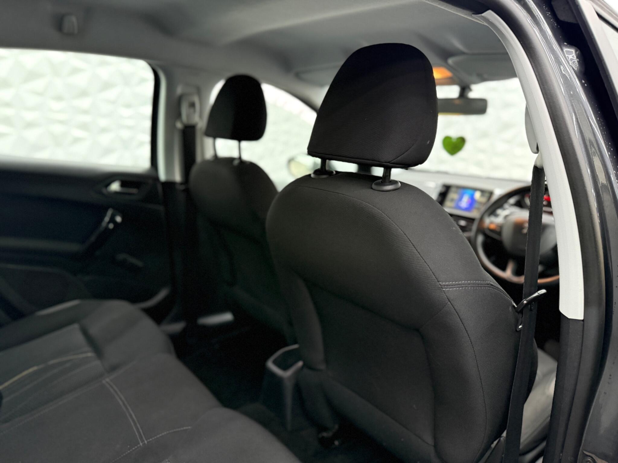 Peugeot 208 - Image 16