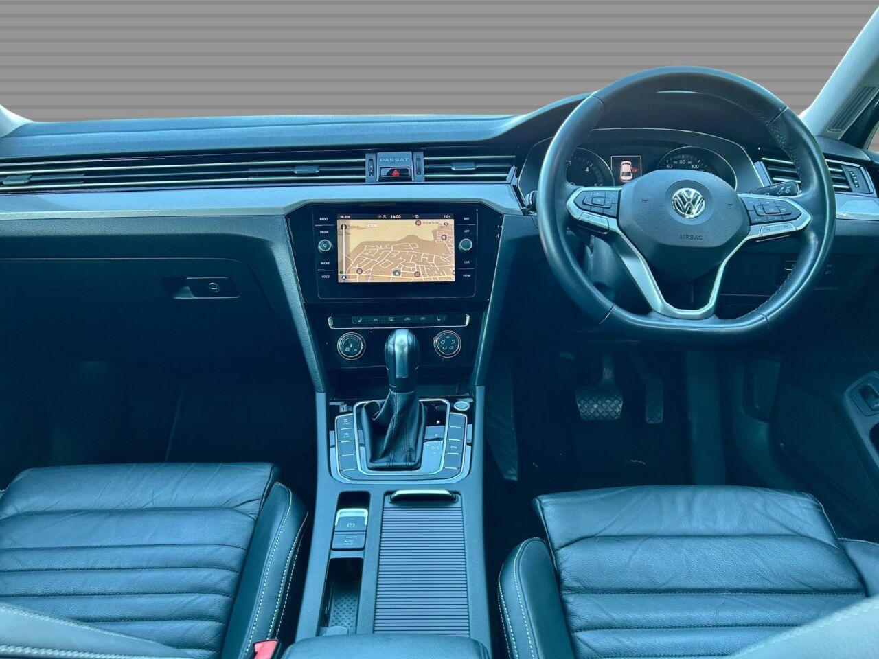 Volkswagen Passat - Image 15