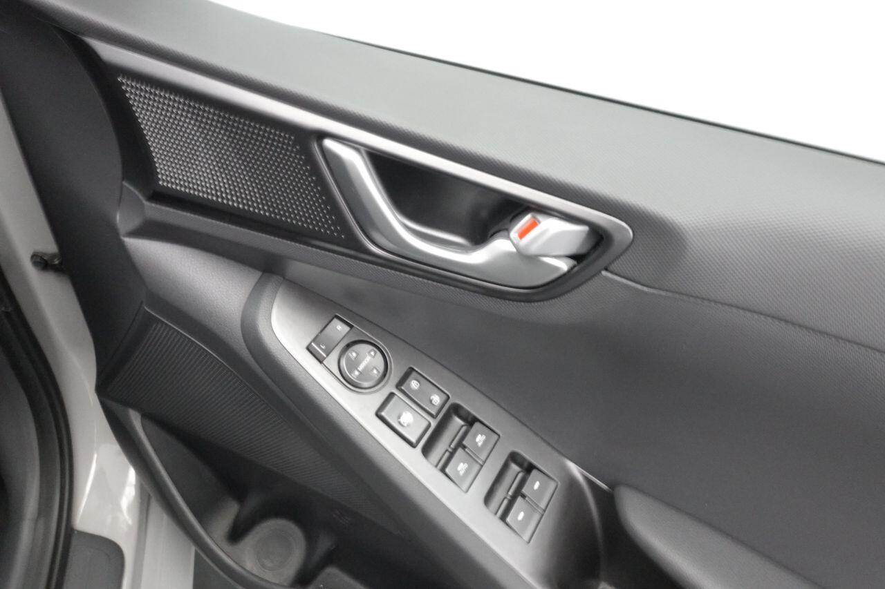 Hyundai Ioniq - Image 20