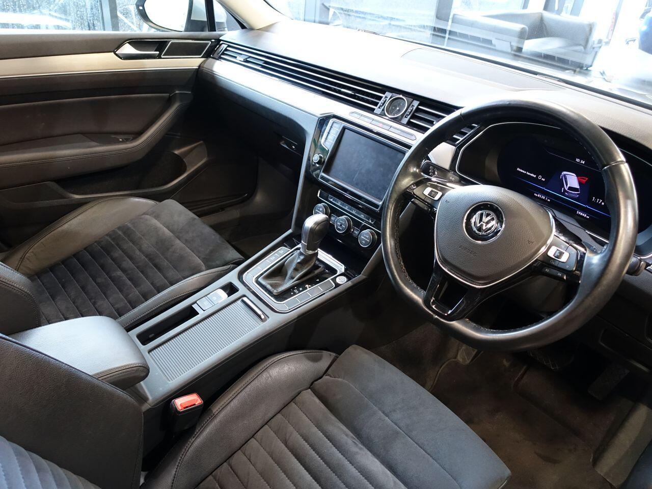 Volkswagen Passat - Image 4