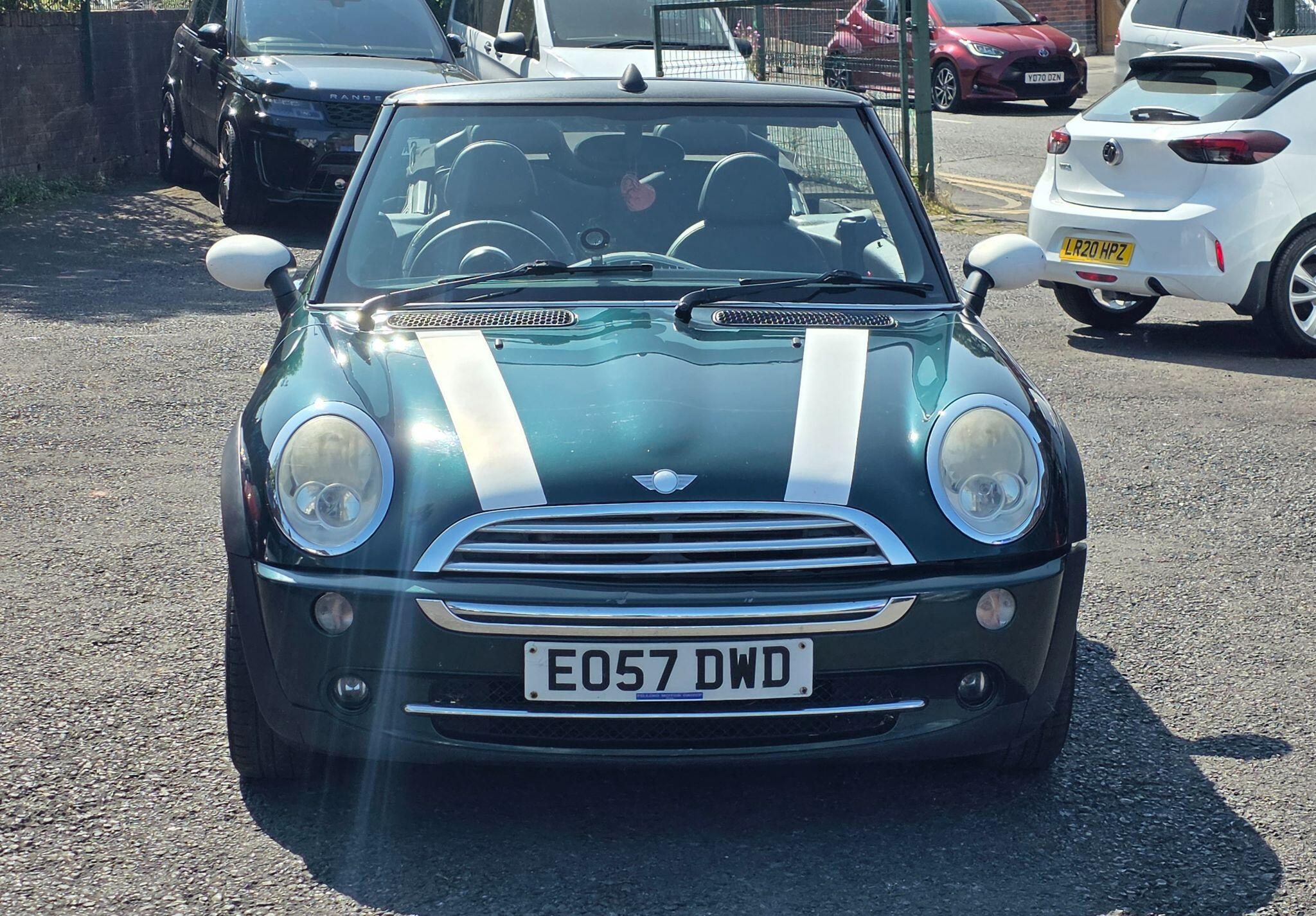MINI Convertible - Image 2