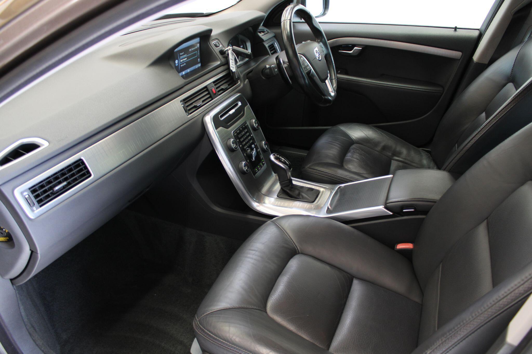 Volvo XC70 - Image 32