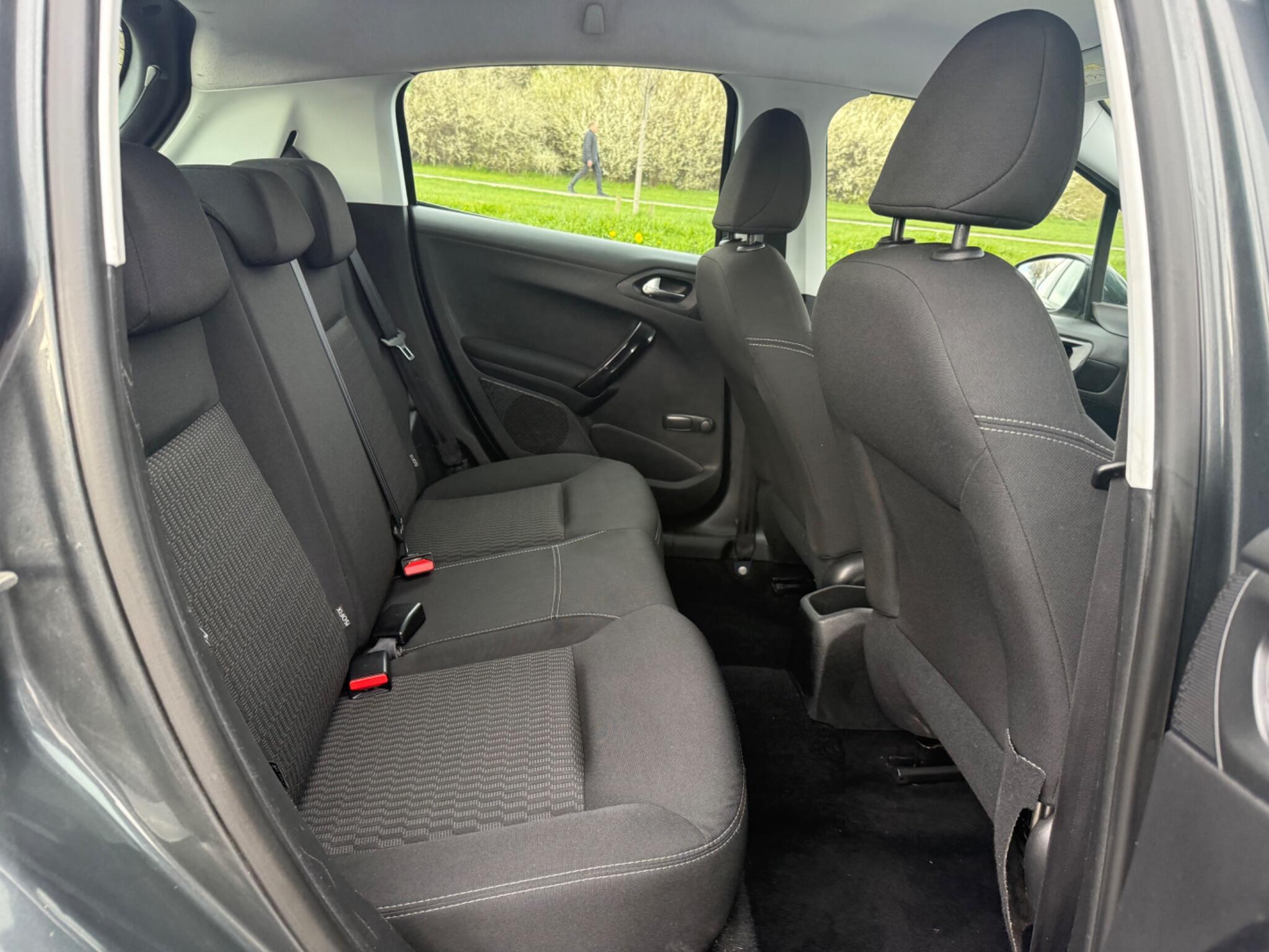 Peugeot 208 - Image 12