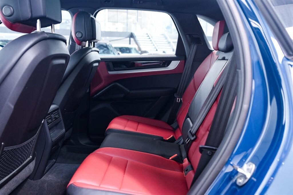 Porsche Cayenne - Image 17