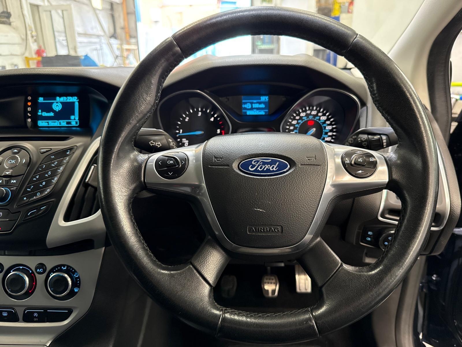 Ford Focus - Image 18