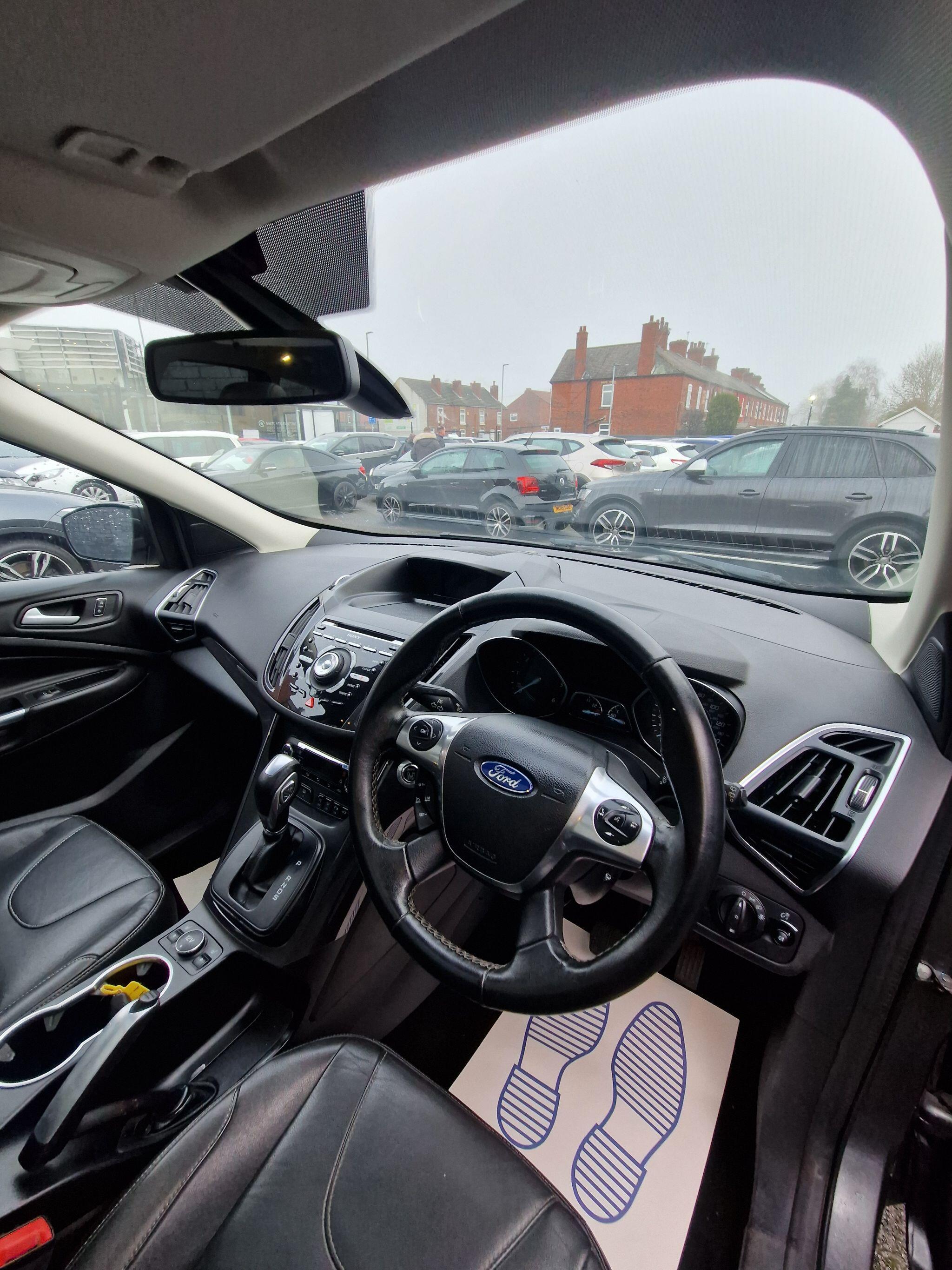 Ford Kuga - Image 25