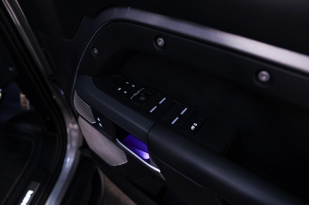 Land Rover Defender 130 - Image 43