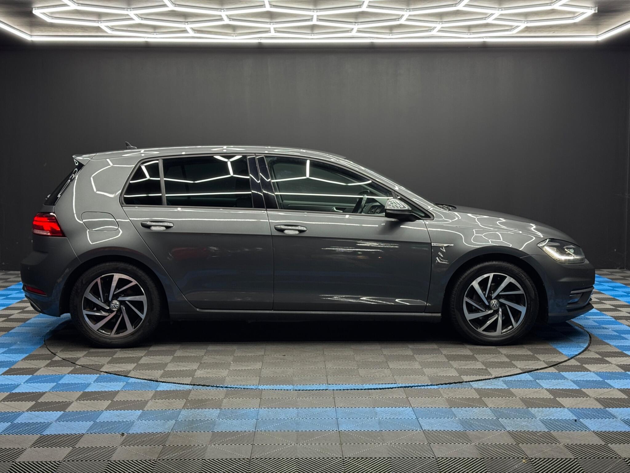 Volkswagen Golf - Image 4