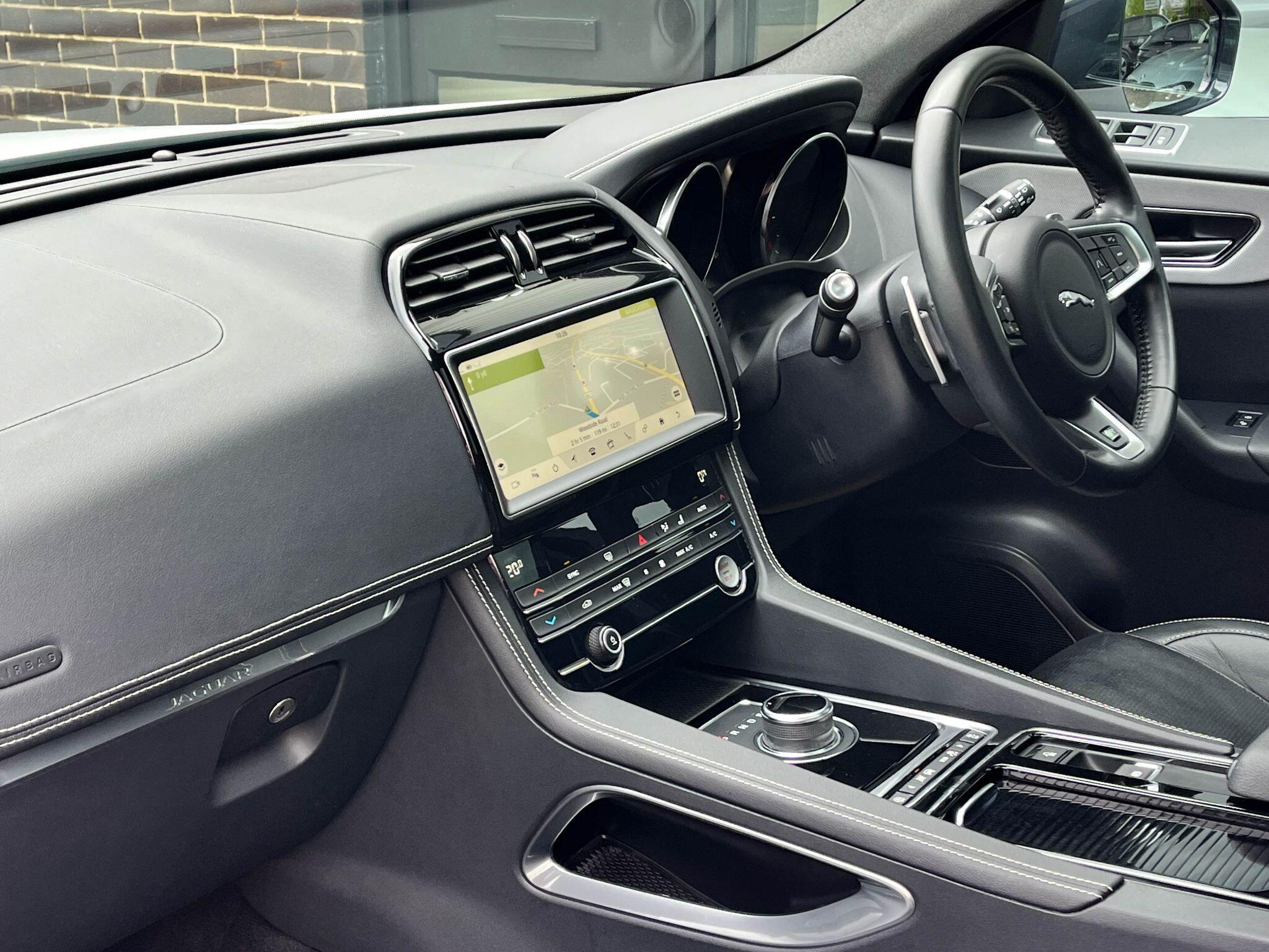 Jaguar F-Pace - Image 4