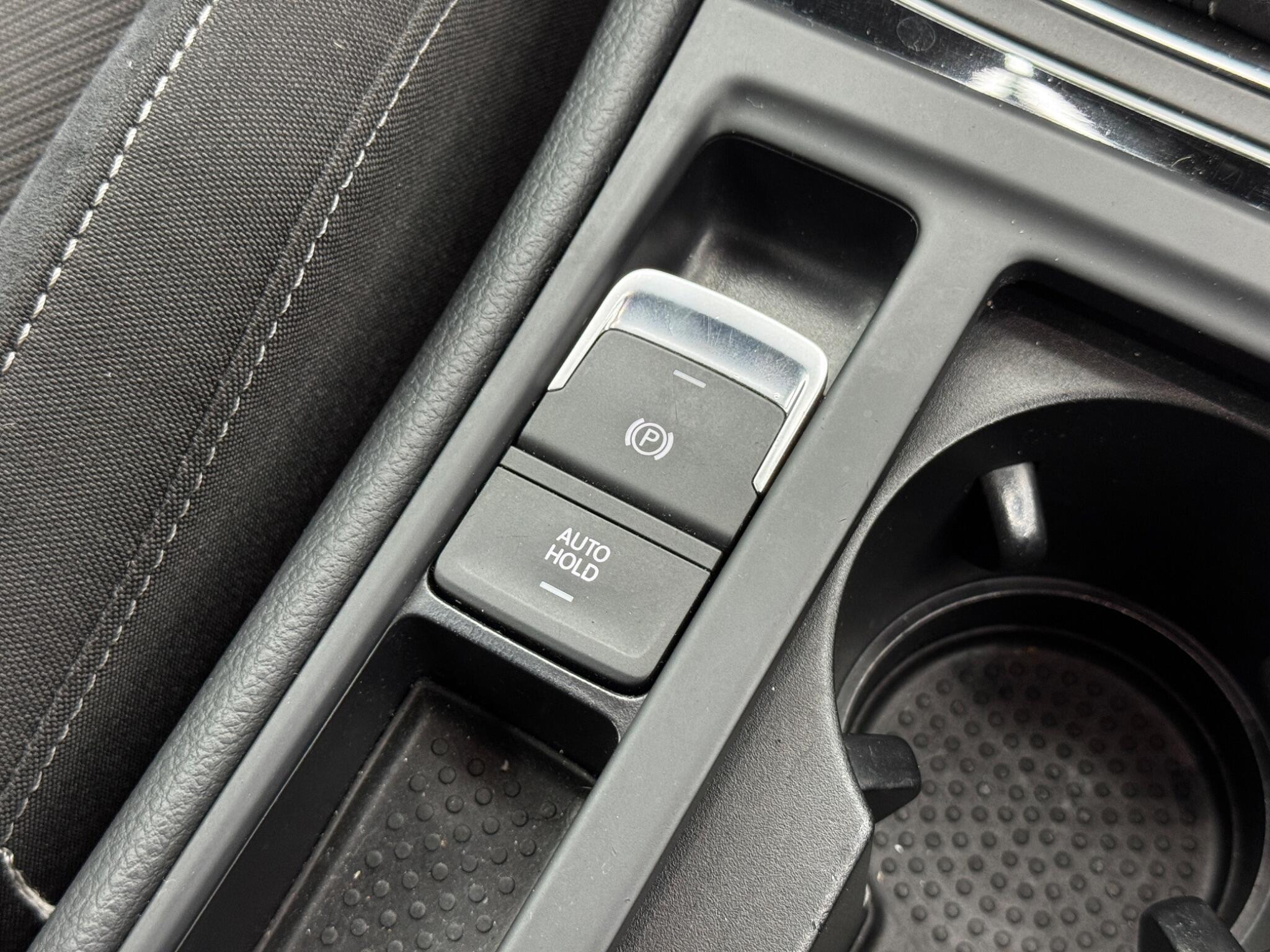 Volkswagen Golf - Image 26