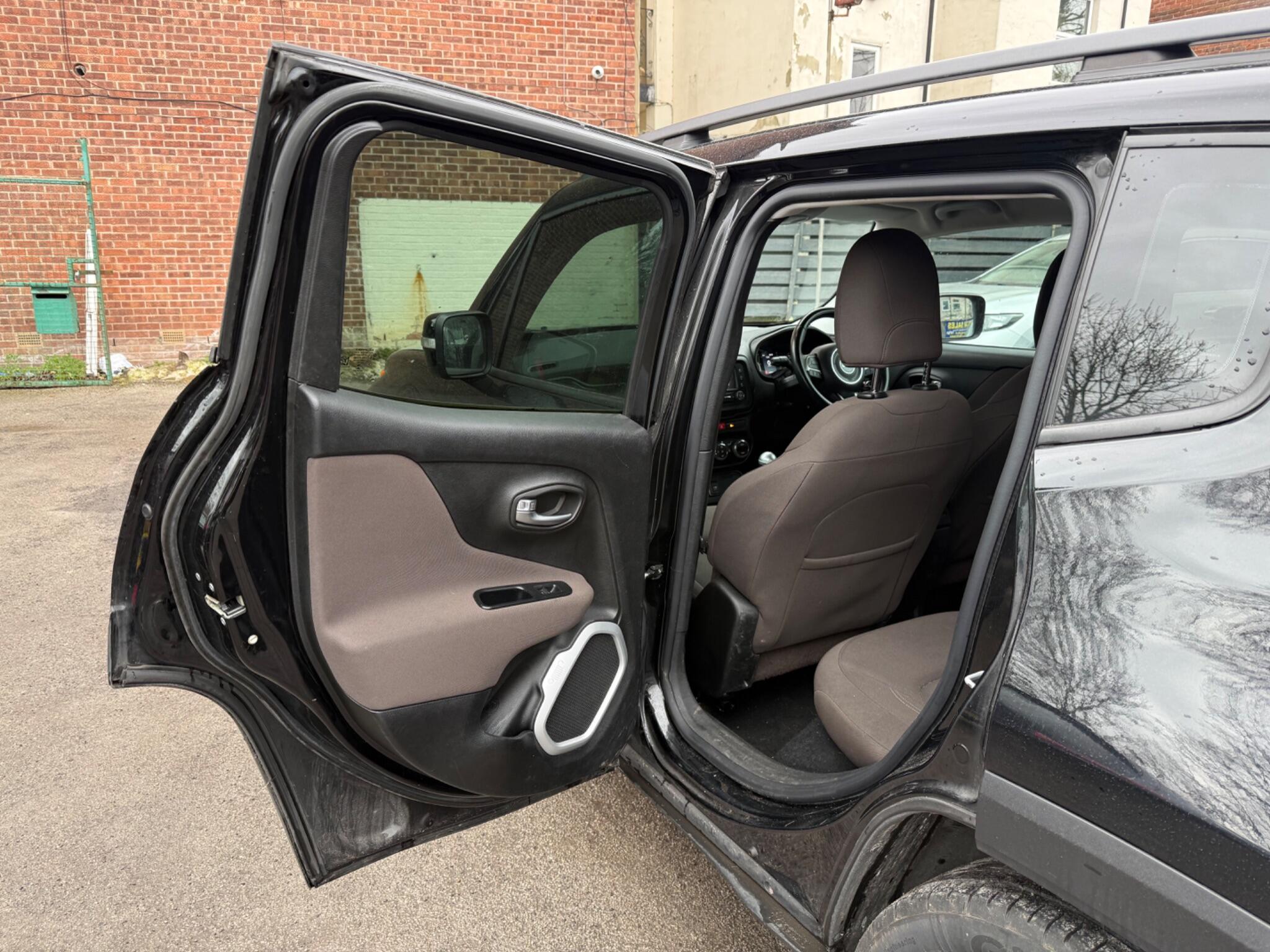Jeep Renegade - Image 24