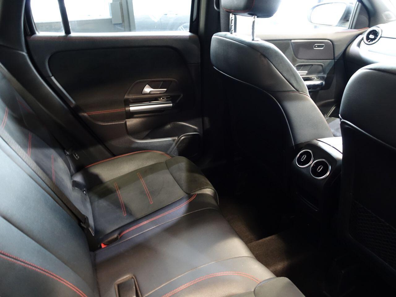 Mercedes-benz GLA - Image 15