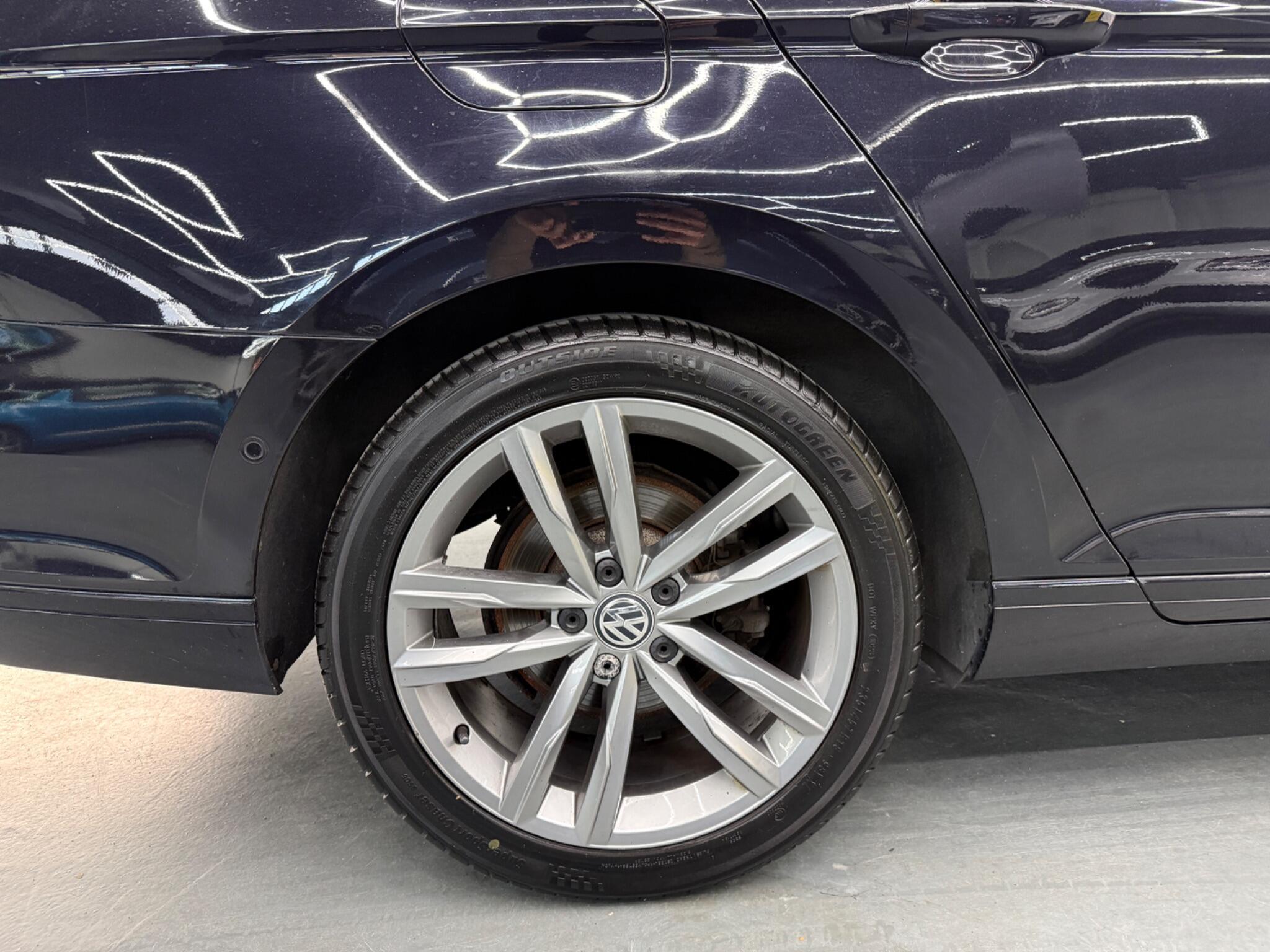 Volkswagen Passat - Image 15