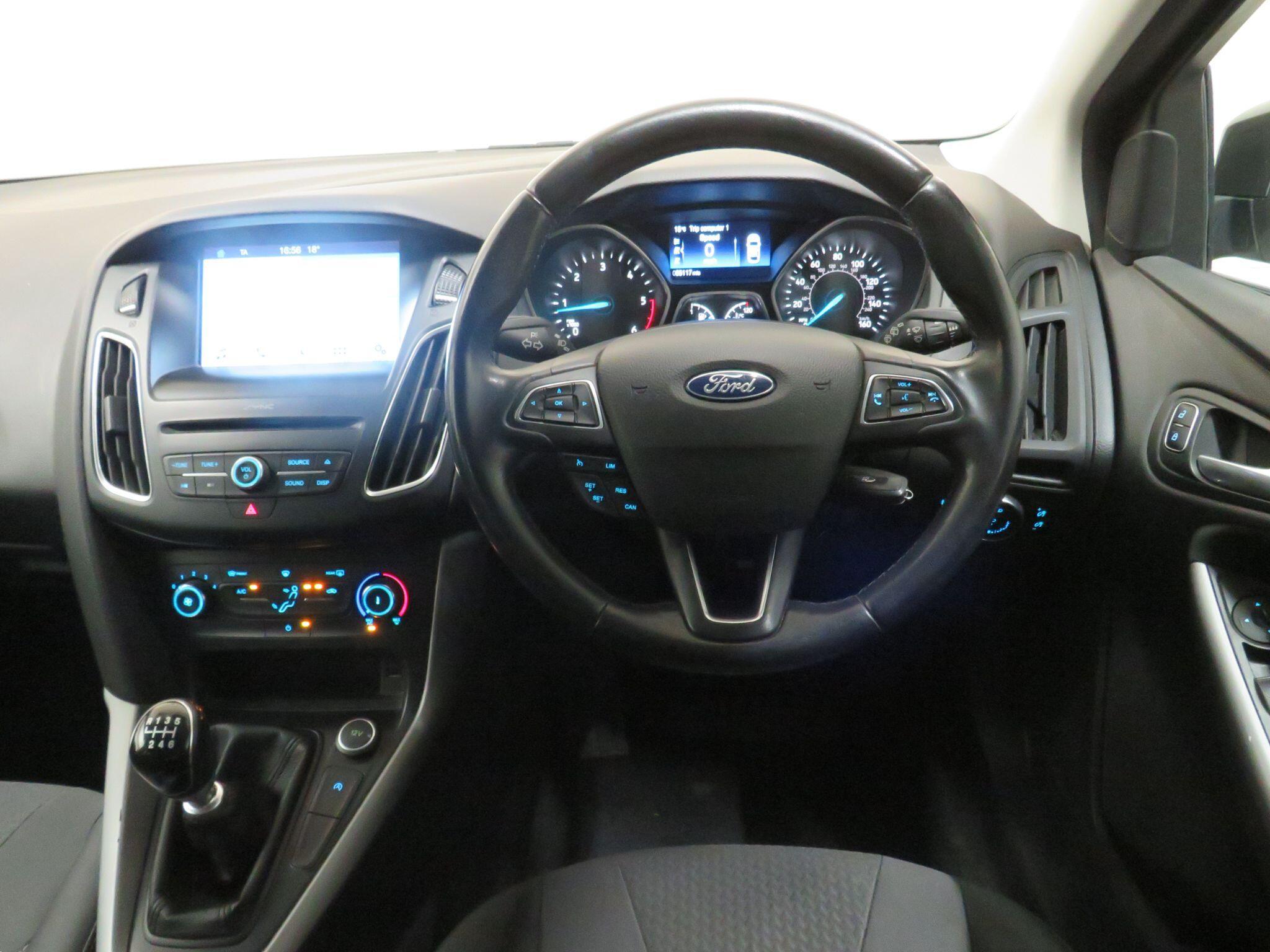 Ford Focus - Image 14