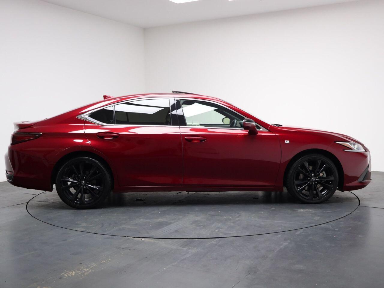 Lexus ES - Image 14