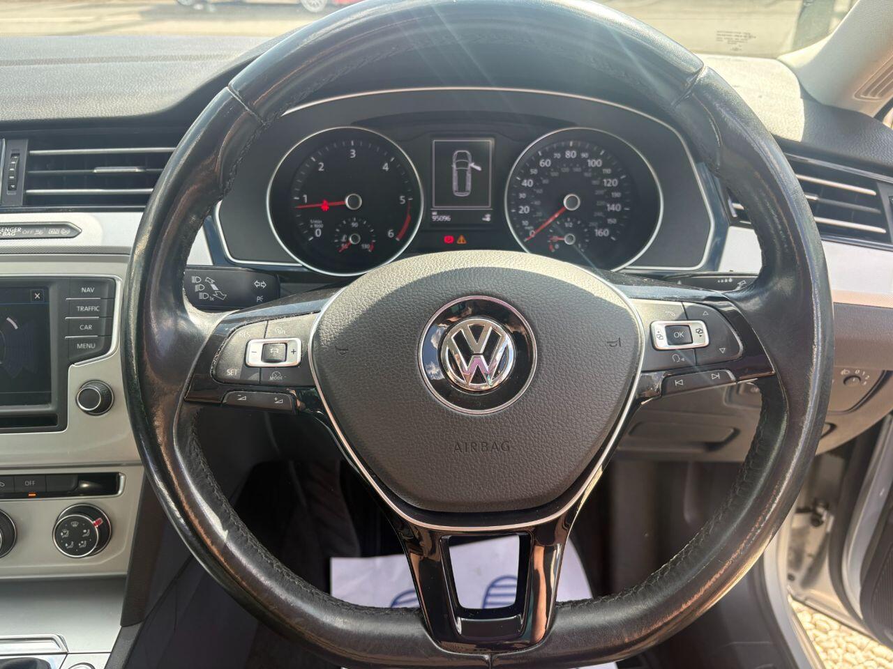 Volkswagen Passat - Image 11