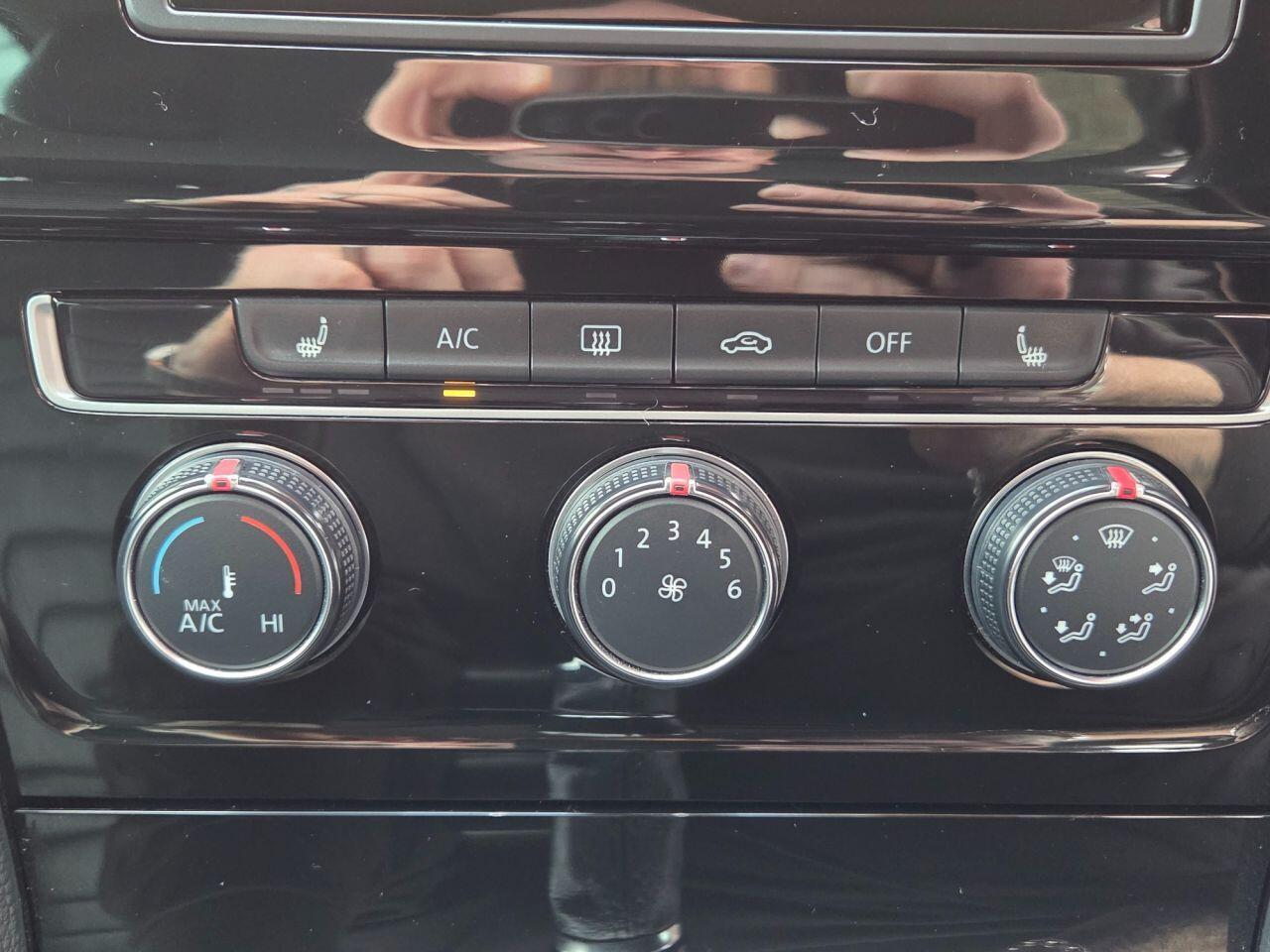 Volkswagen Golf - Image 34