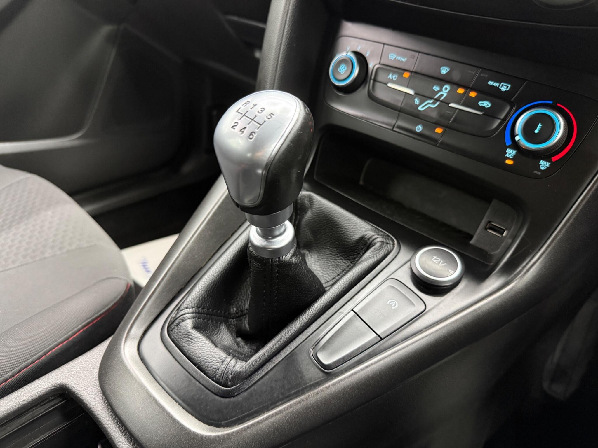 Ford Focus - Image 48