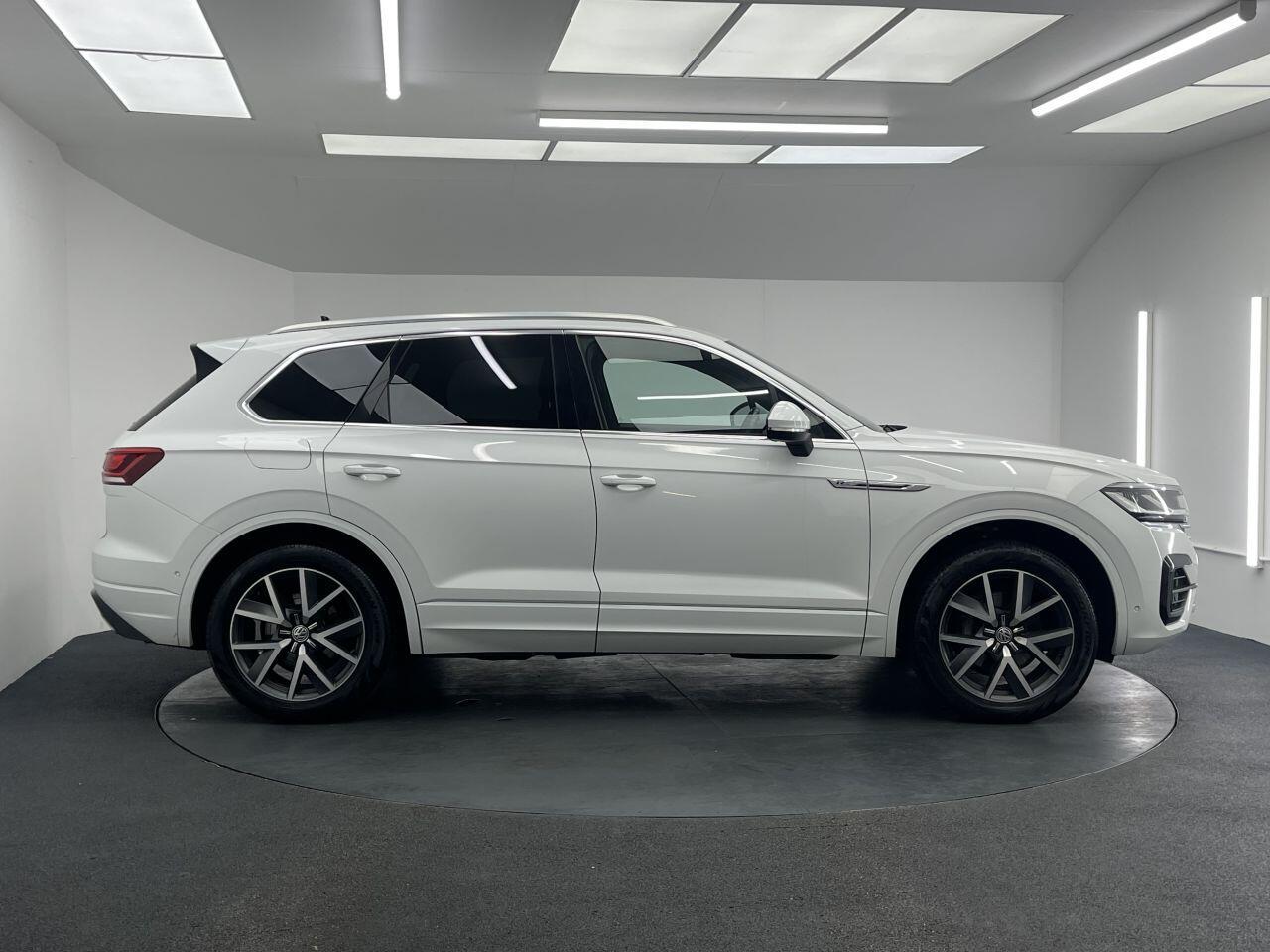 Volkswagen Touareg - Image 21