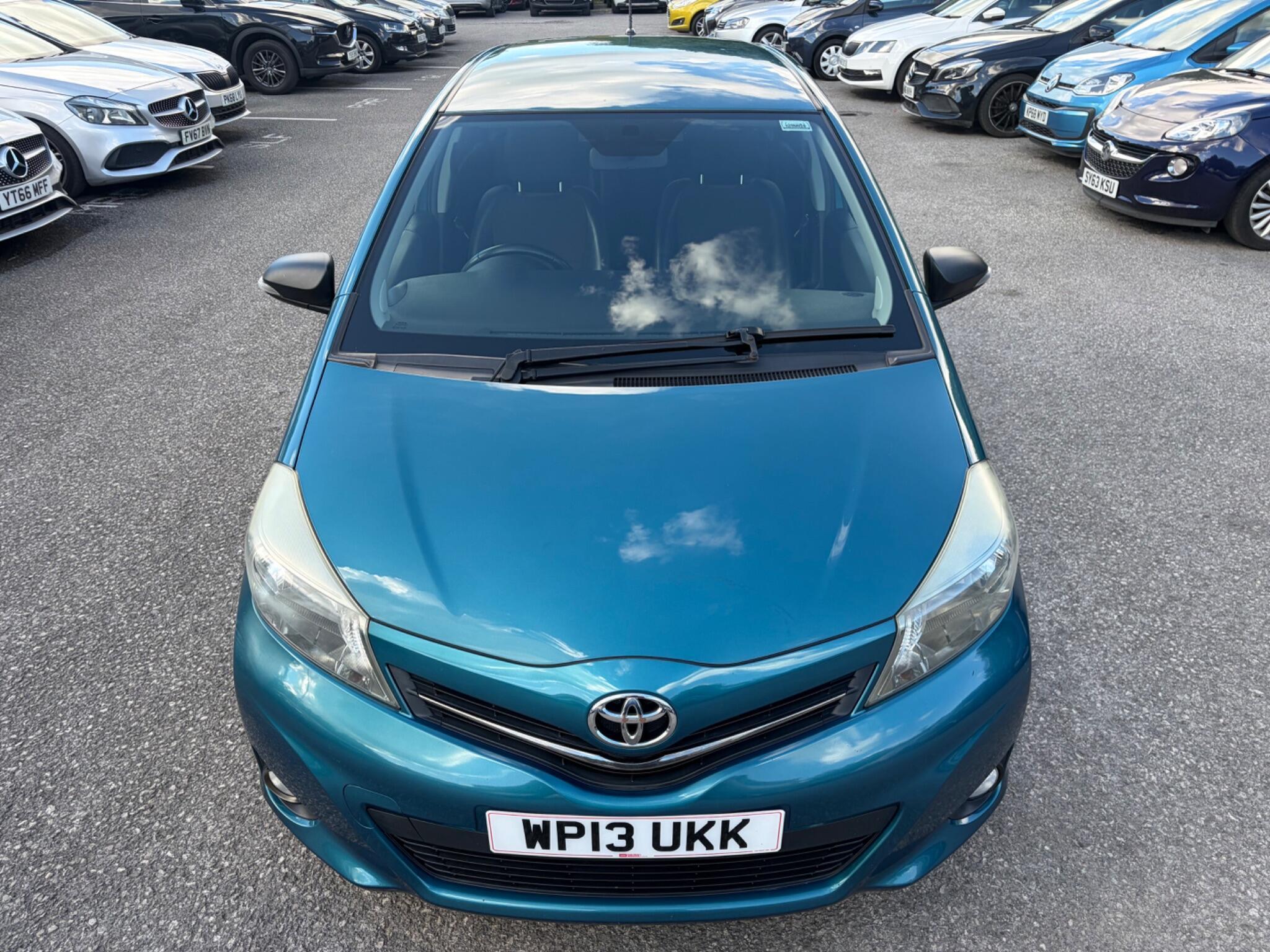 Toyota Yaris - Image 2