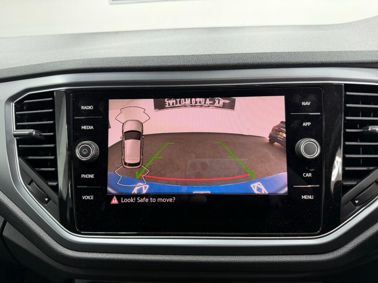 Volkswagen T-Roc - Image 37