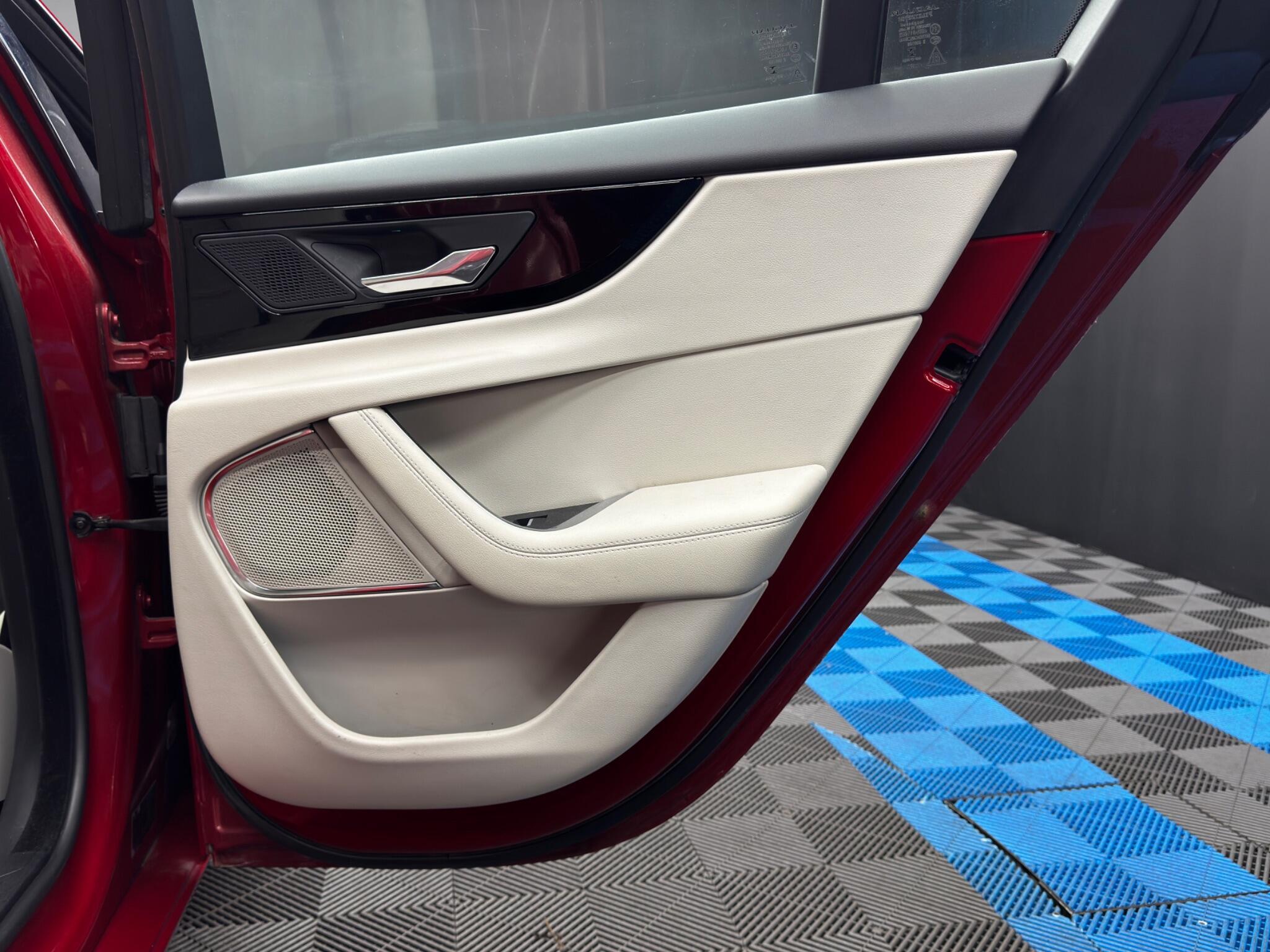 Jaguar XE - Image 42