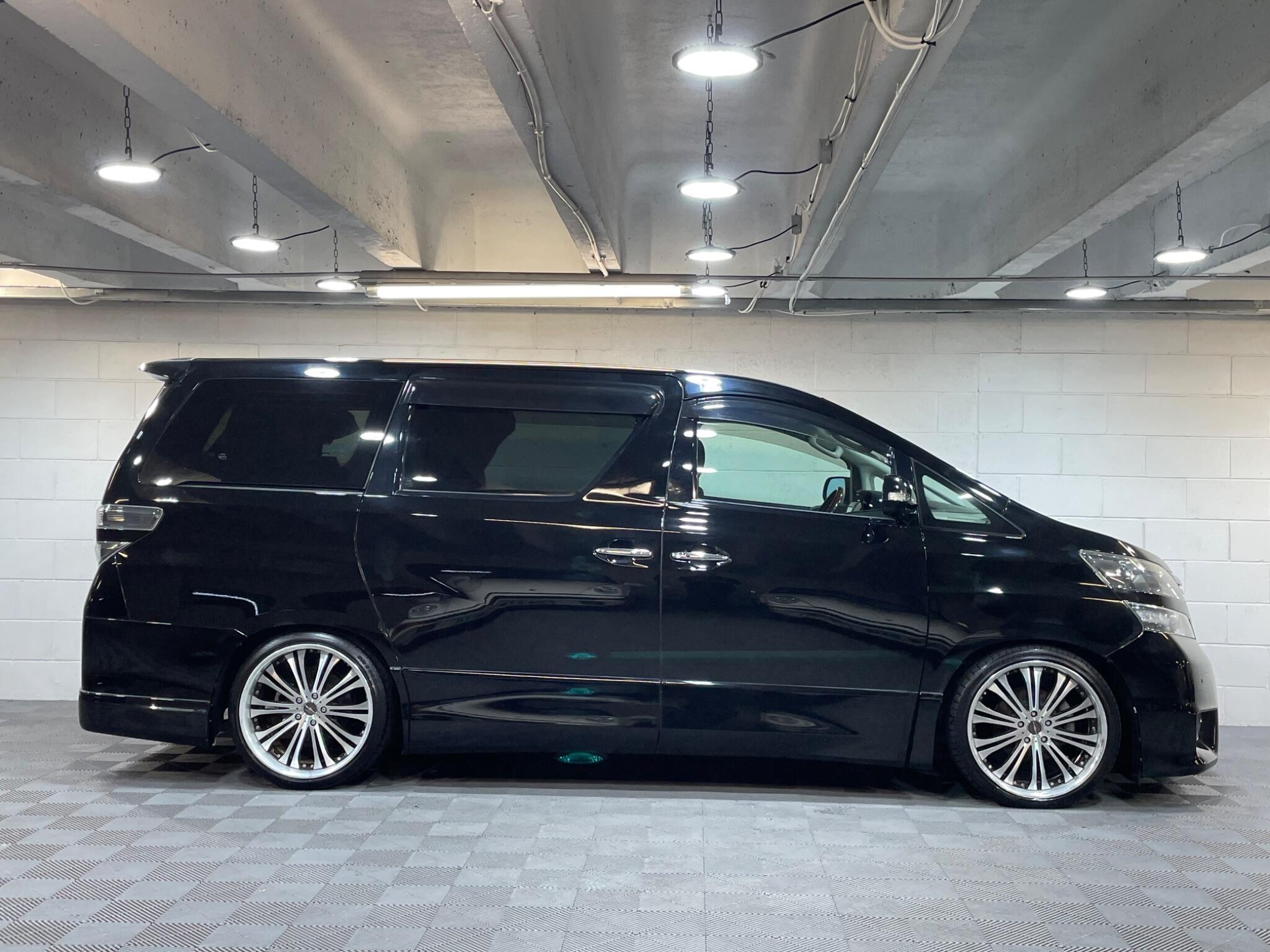 Toyota Vellfire - Image 6