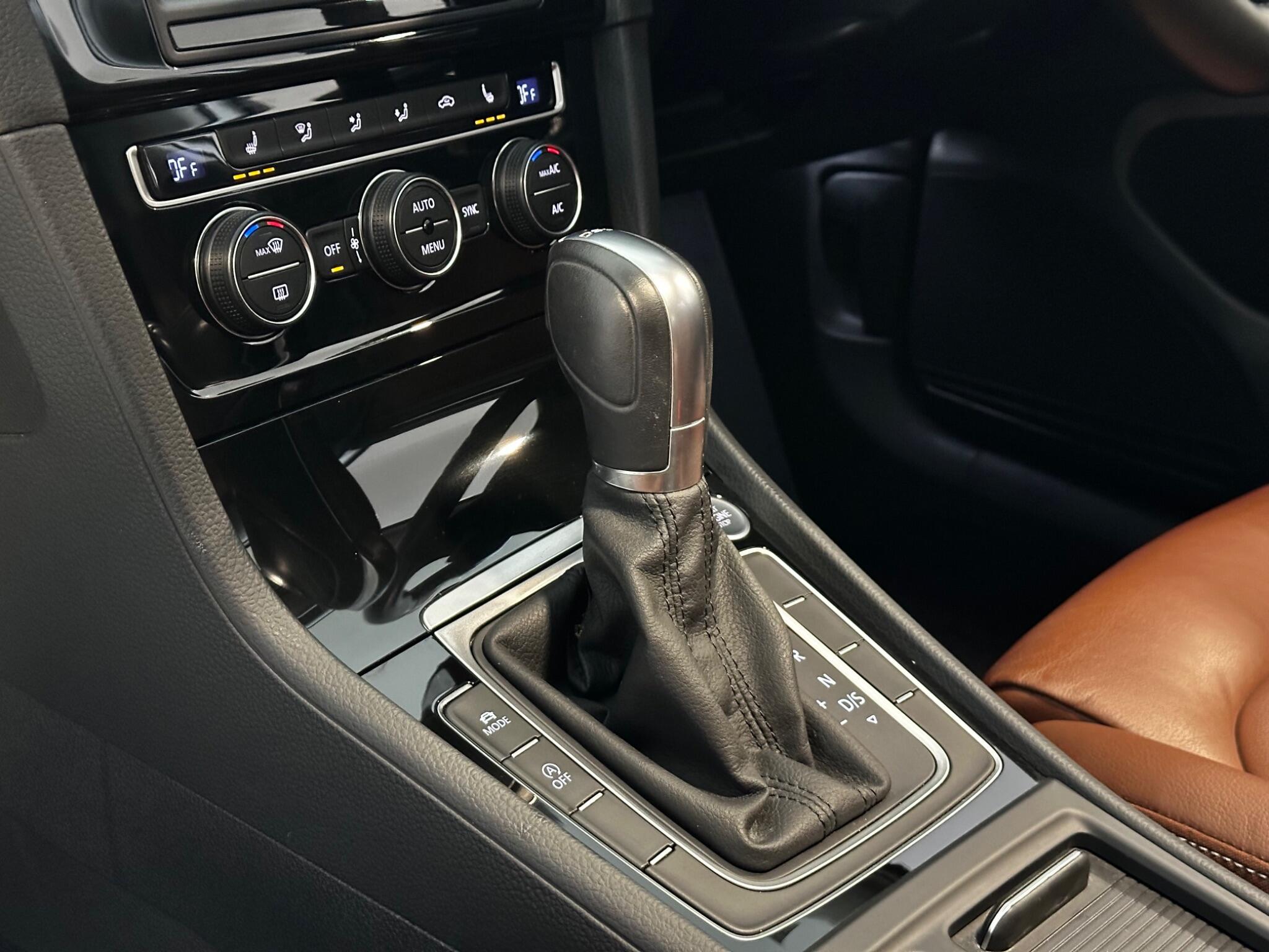 Volkswagen Golf - Image 34