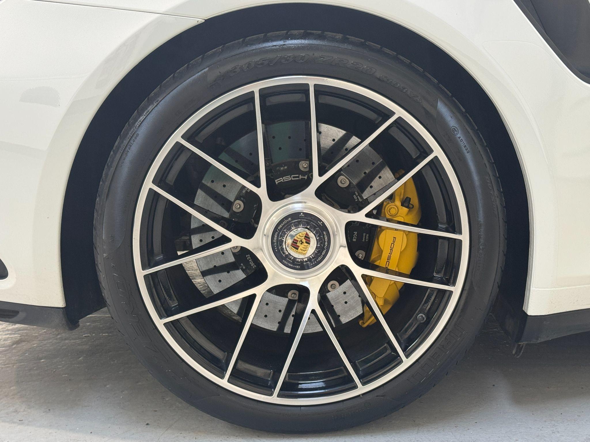 Porsche 911 - Image 21