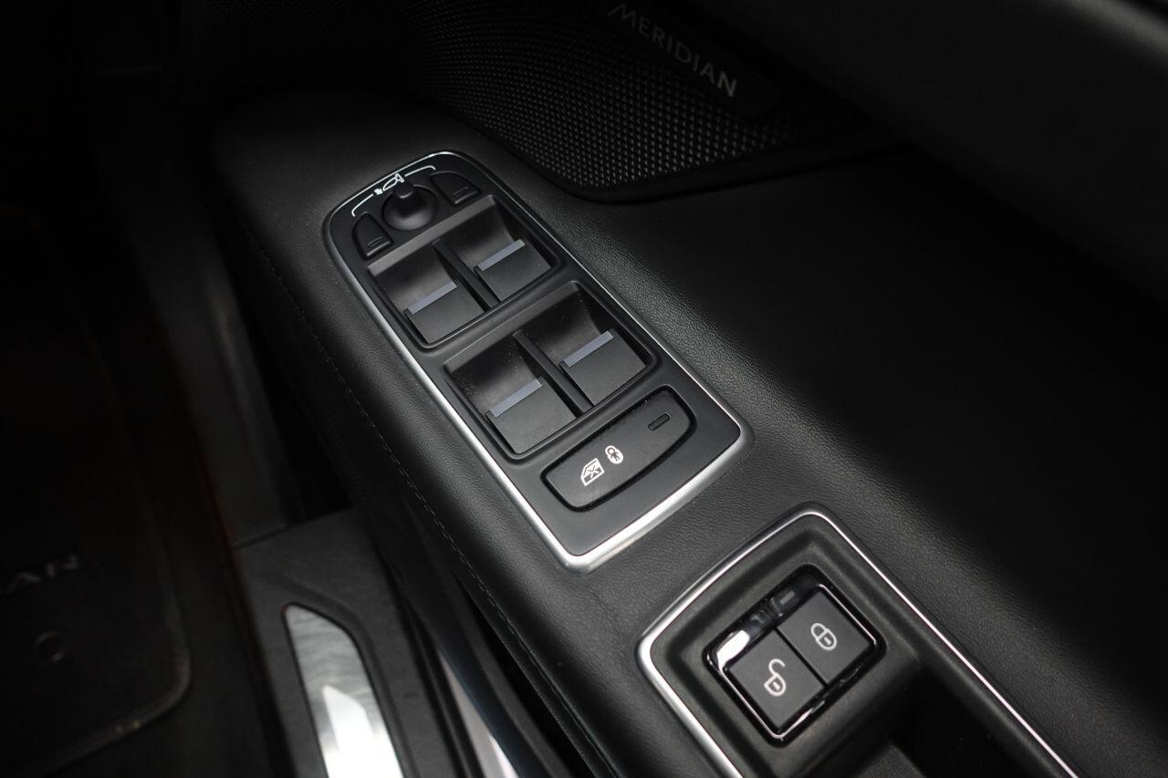 Jaguar XF - Image 48