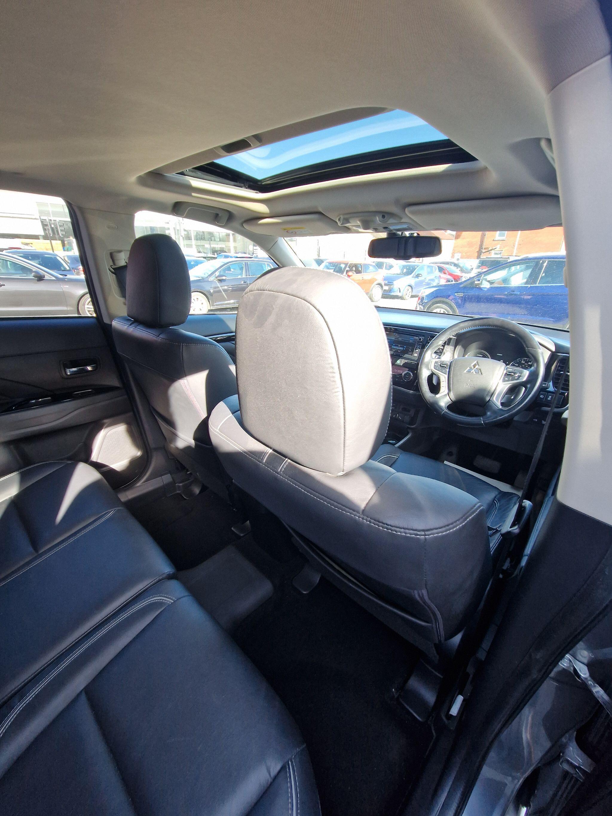 Mitsubishi Outlander - Image 35