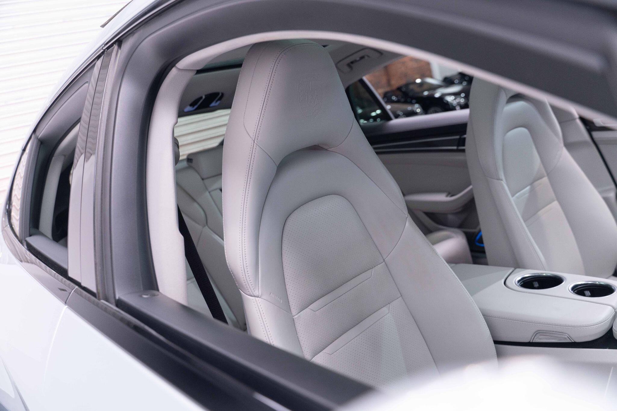 Porsche Panamera - Image 11