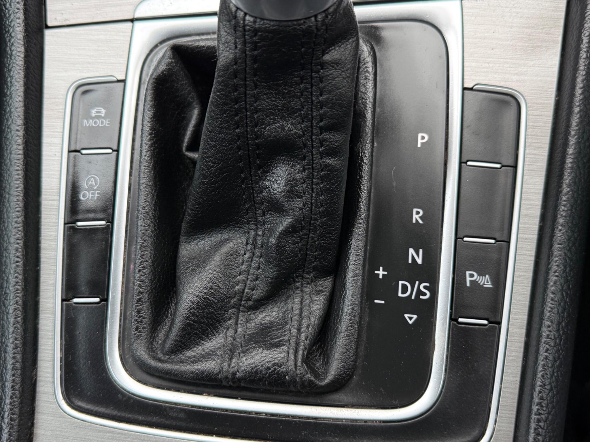 Volkswagen Golf - Image 27