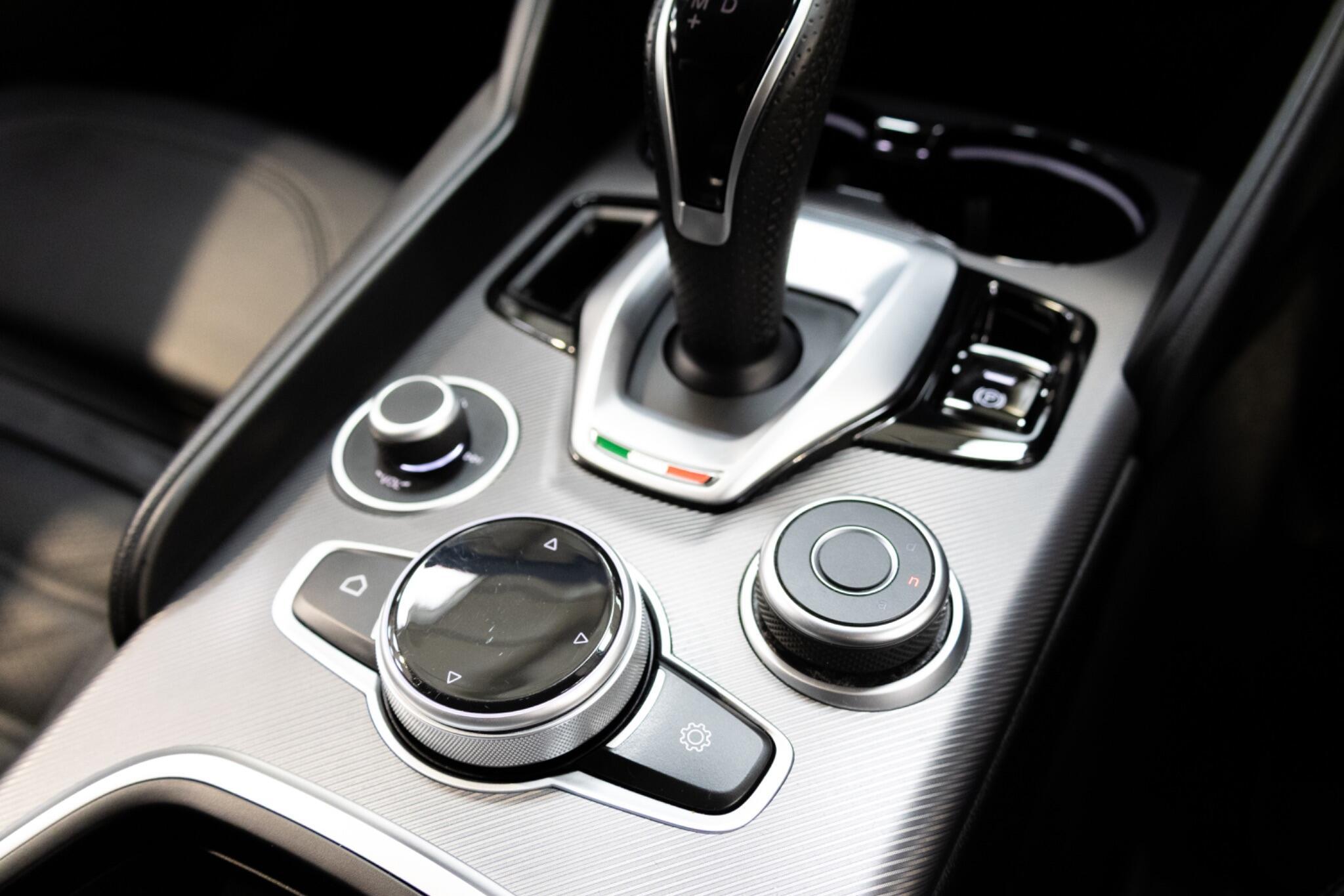 Alfa Romeo Giulia - Image 33