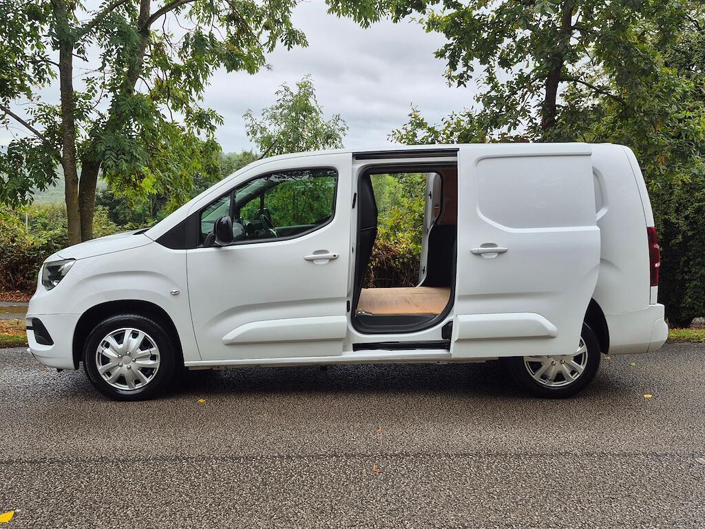 Vauxhall Combo - Image 8