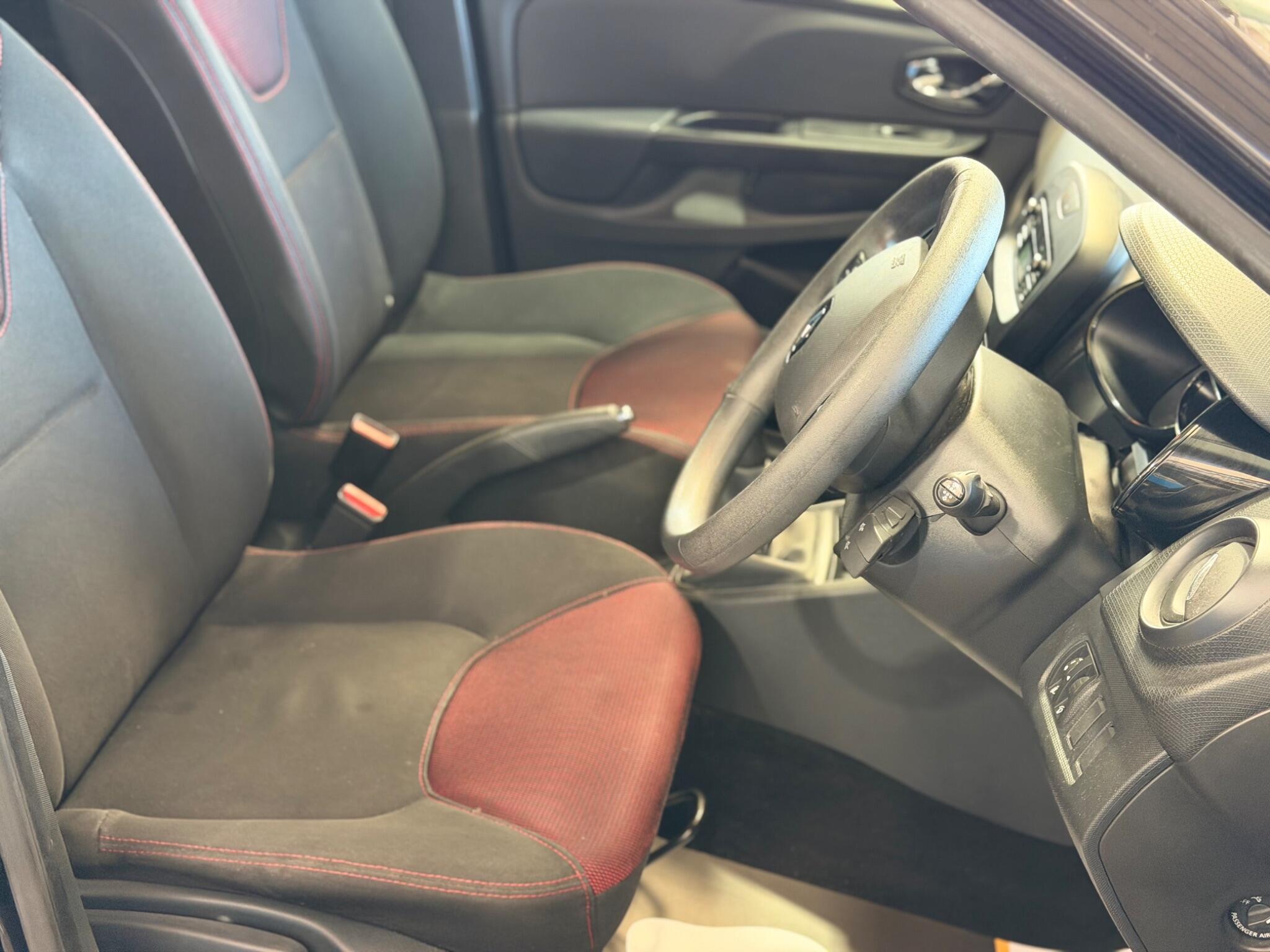 Renault Clio - Image 23