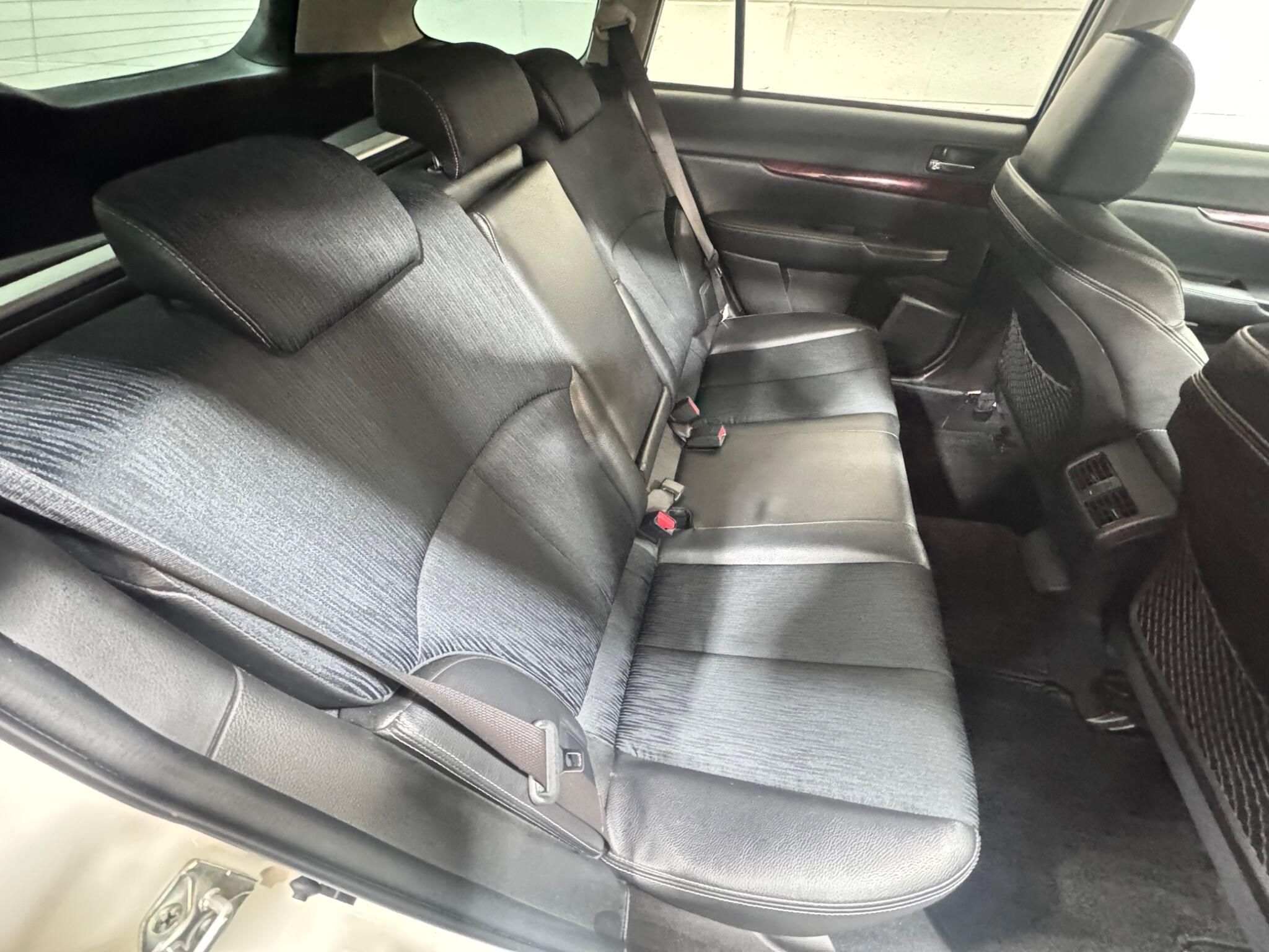 Subaru Legacy - Image 12