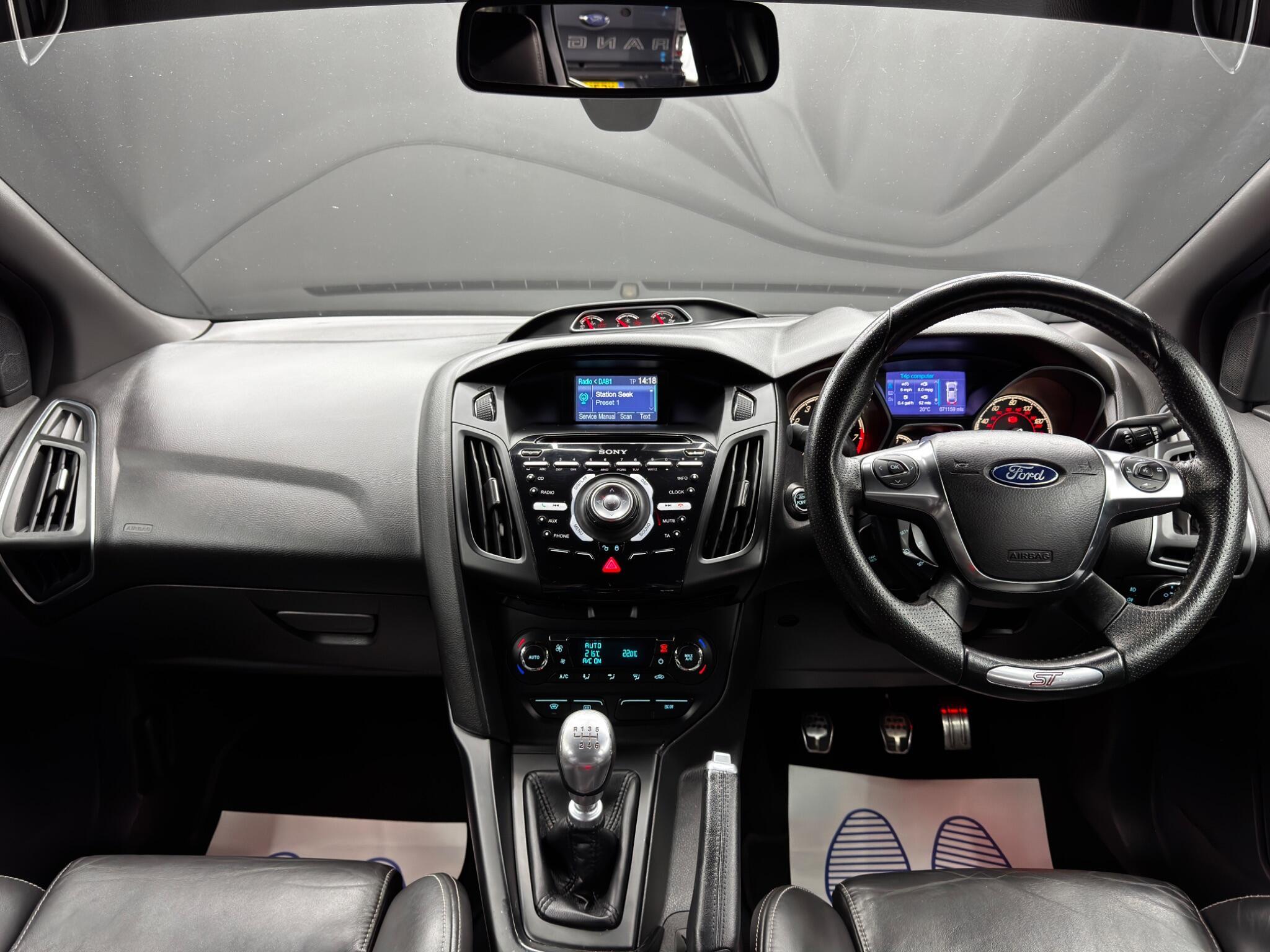 Ford Focus - Image 10