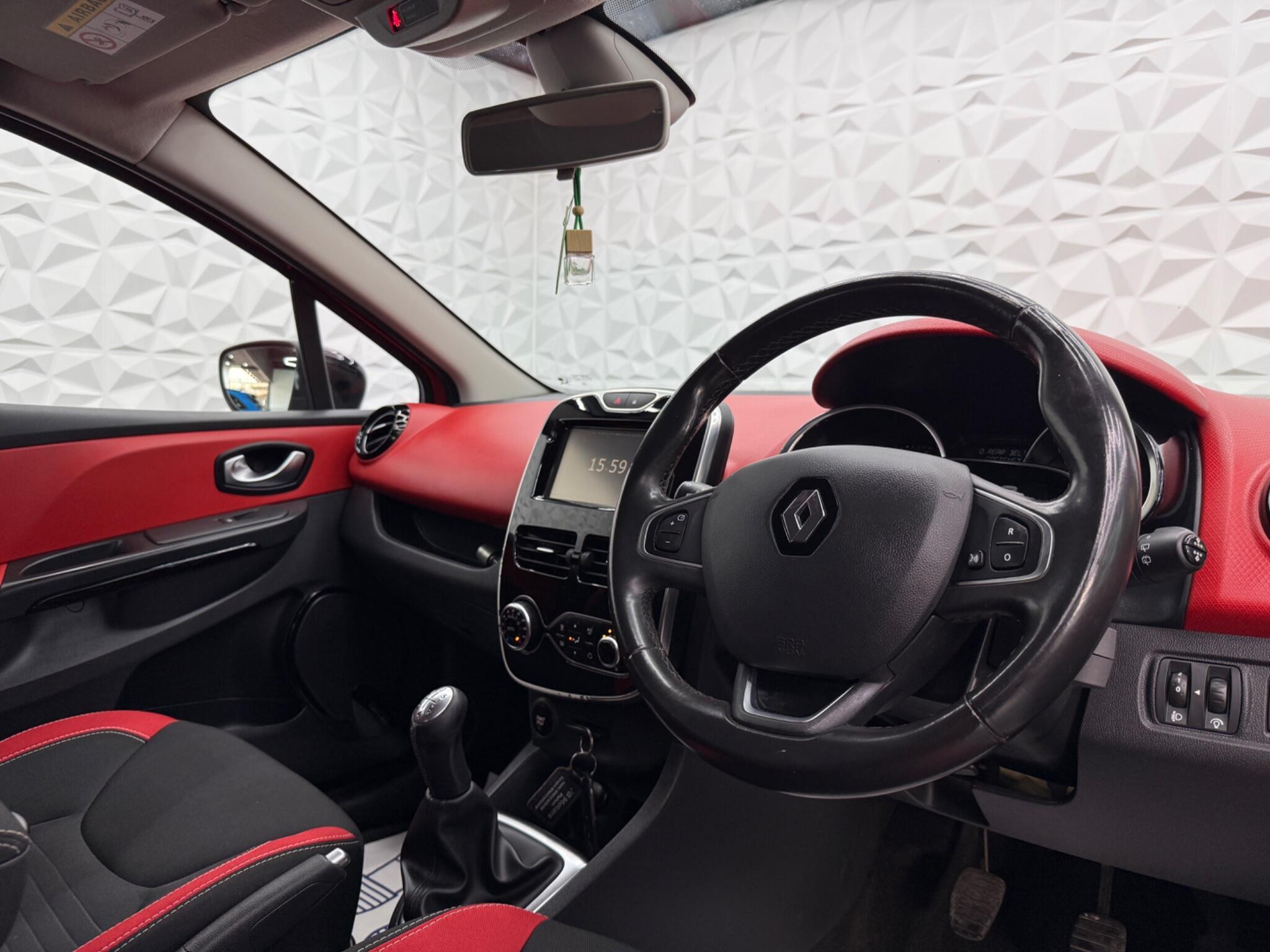 Renault Clio - Image 17