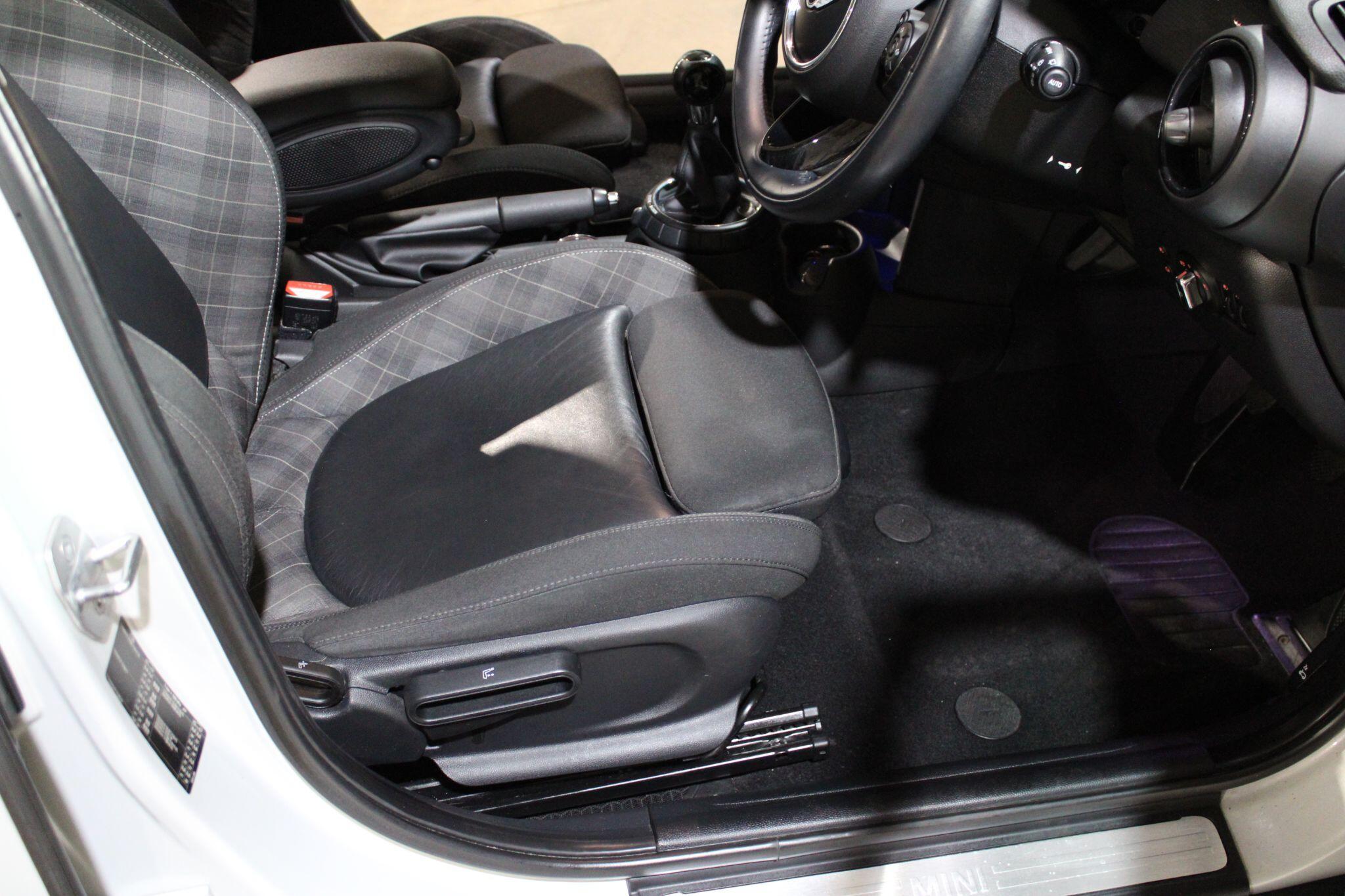 MINI Hatch - Image 8