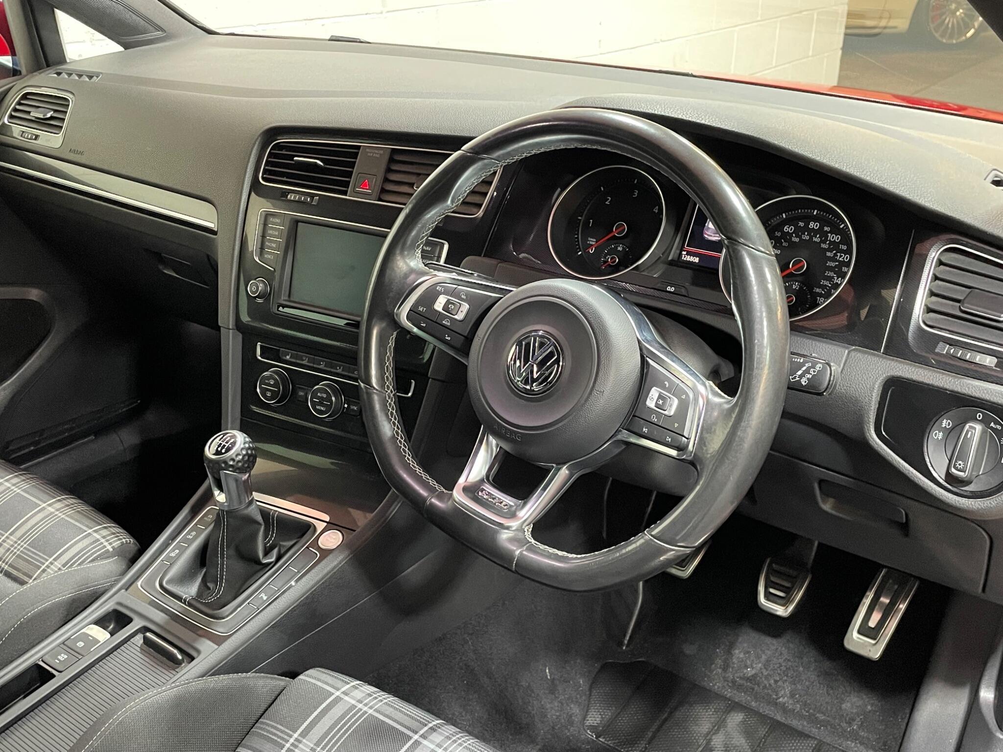 Volkswagen Golf - Image 8