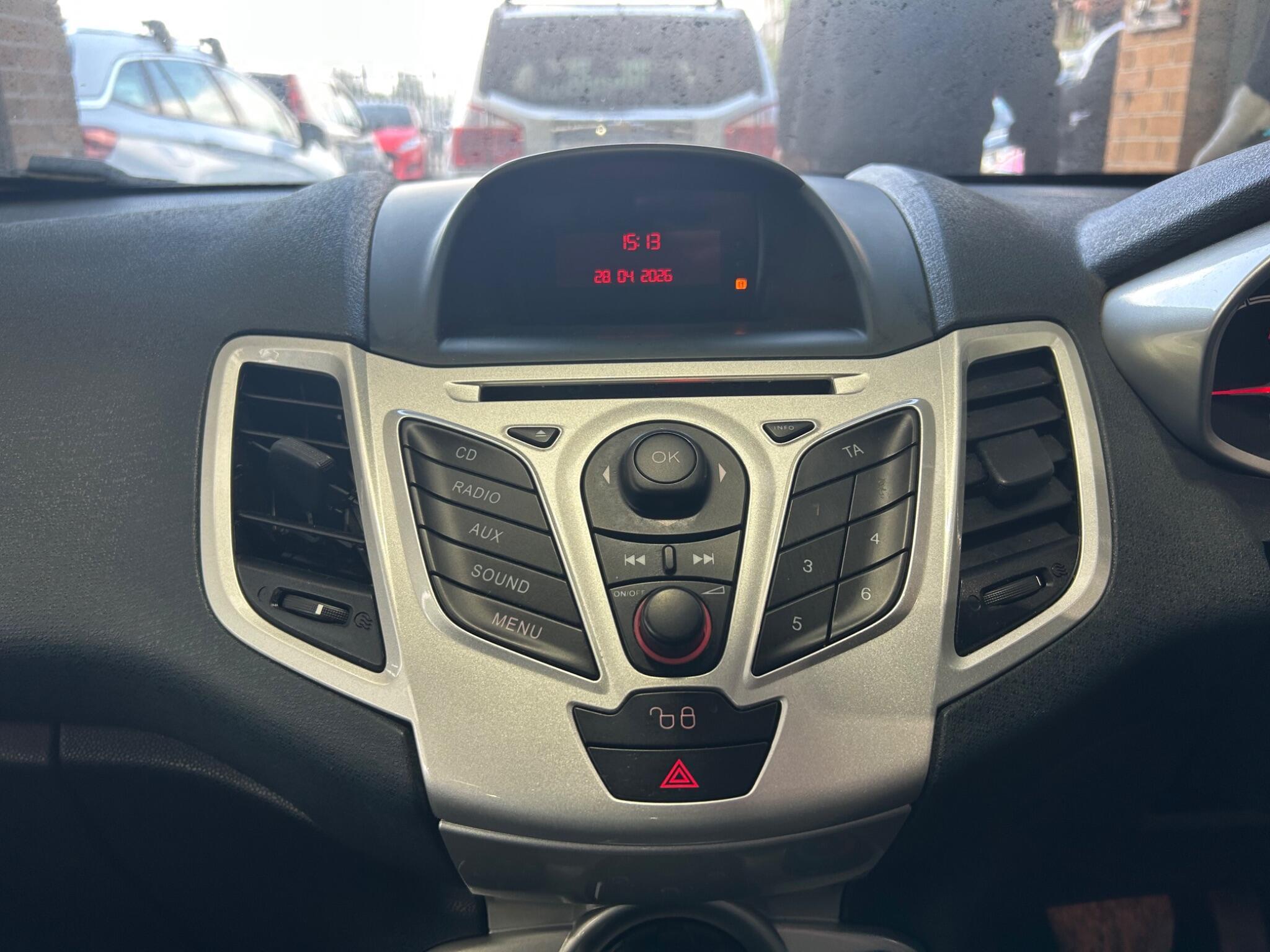 Ford Fiesta - Image 14